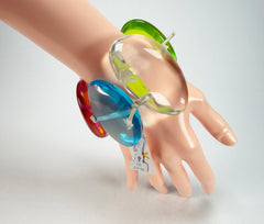 Jackie Brazil "Riverstones" Transparent Summer Mix Stone Large Flat Stones On Elastic Bracelet ( B3716 )