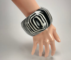 Jackie Brazil "Cat Eye" Liquorice Allsorts Black & White Striped 5cm Resin Bangle ( B2195 )
