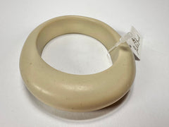 Jackie Brazil "Solid Oval" Natural Beige Matte 1.3cm Resin Bangle ( B0040 )
