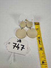 Jackie Brazil "Duo Stud" Natural Disk On Pin Beige Matte Resin Earrings ( E0520 )
