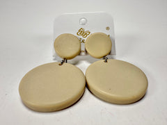 Jackie Brazil "Duo Stud" Natural Disk On Pin Beige Matte Resin Earrings ( E0520 )