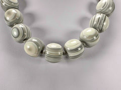 Jackie Brazil "Cat Eyes" Cream Mix Liquorice Balls Resin Necklace 50cm ( N0894 )