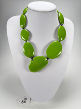 Jackie Brazil "Green Gloss" Short Flat Riverstones 50cm Necklace ( N3616 )