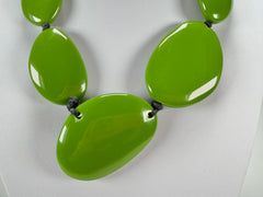 Jackie Brazil "Green Gloss" Short Flat Riverstones 50cm Necklace ( N3616 )
