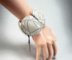 Marion Godart - Fragmental "Cinq Fissures Pièces" Cream Elasticated Resin Bracelet