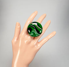 Sobral - Onda Verde "Onda Circle" Green Resin Ring ( 005324 ) - Size UK S / US 9