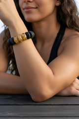 Jackie Brazil "Ana" Black Matt & Gold Flakes Mix Elasticated Wheels Resin Bracelet ( B0910 )