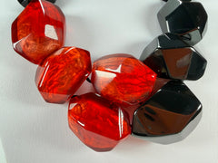 Zsiska - Empress Redd & Black Resin Necklace ( 8410150REDDQ09 )