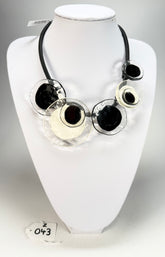 Zsiska - Flora "Prue Leith" Black & White 5 Bead Resin Necklace ( P070150FLO1305 )