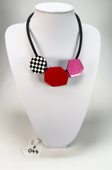 Zsiska - Checkmate "Prue Leith" Crimson & Rose 3 Bead Resin Necklace ( P220150REPIQ03 )