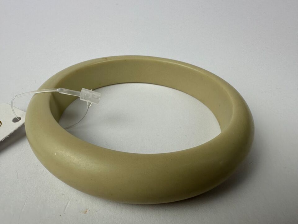 Jackie Brazil "Cushie" Beige Matte Solid Round 1.3cm Bangle ( B0300 )