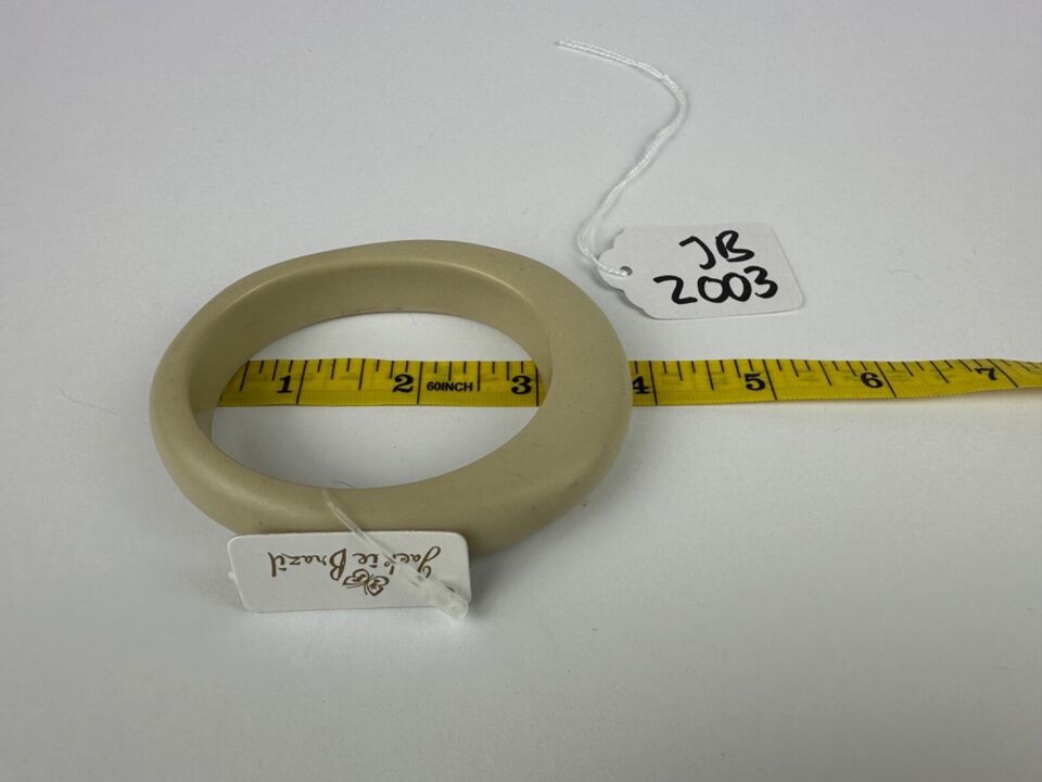 Jackie Brazil "Solid Oval" Natural Beige Matte 1.3cm Resin Bangle ( B0040 )