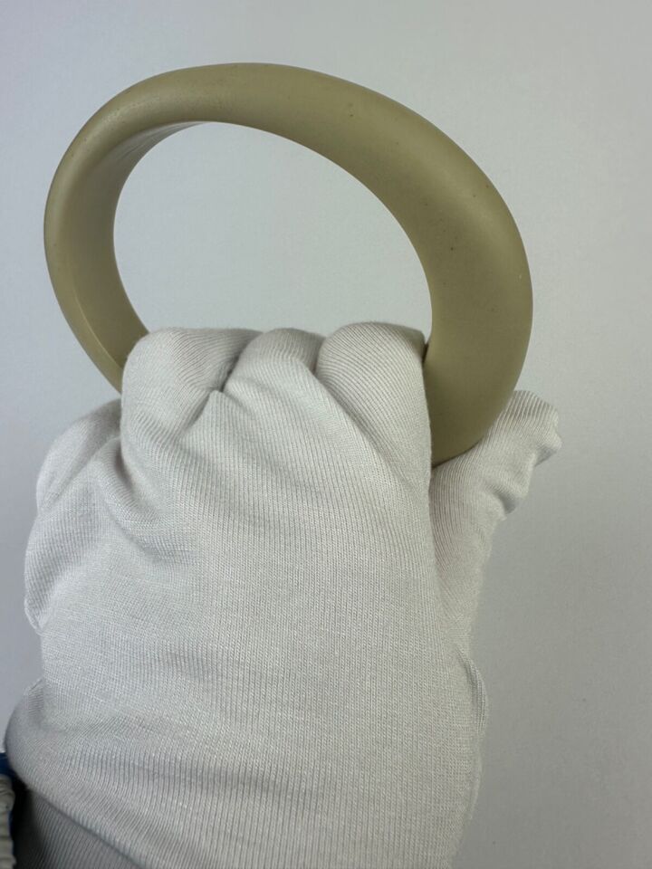 Jackie Brazil "Solid Oval" Natural Beige Matte 1.3cm Resin Bangle ( B0040 )