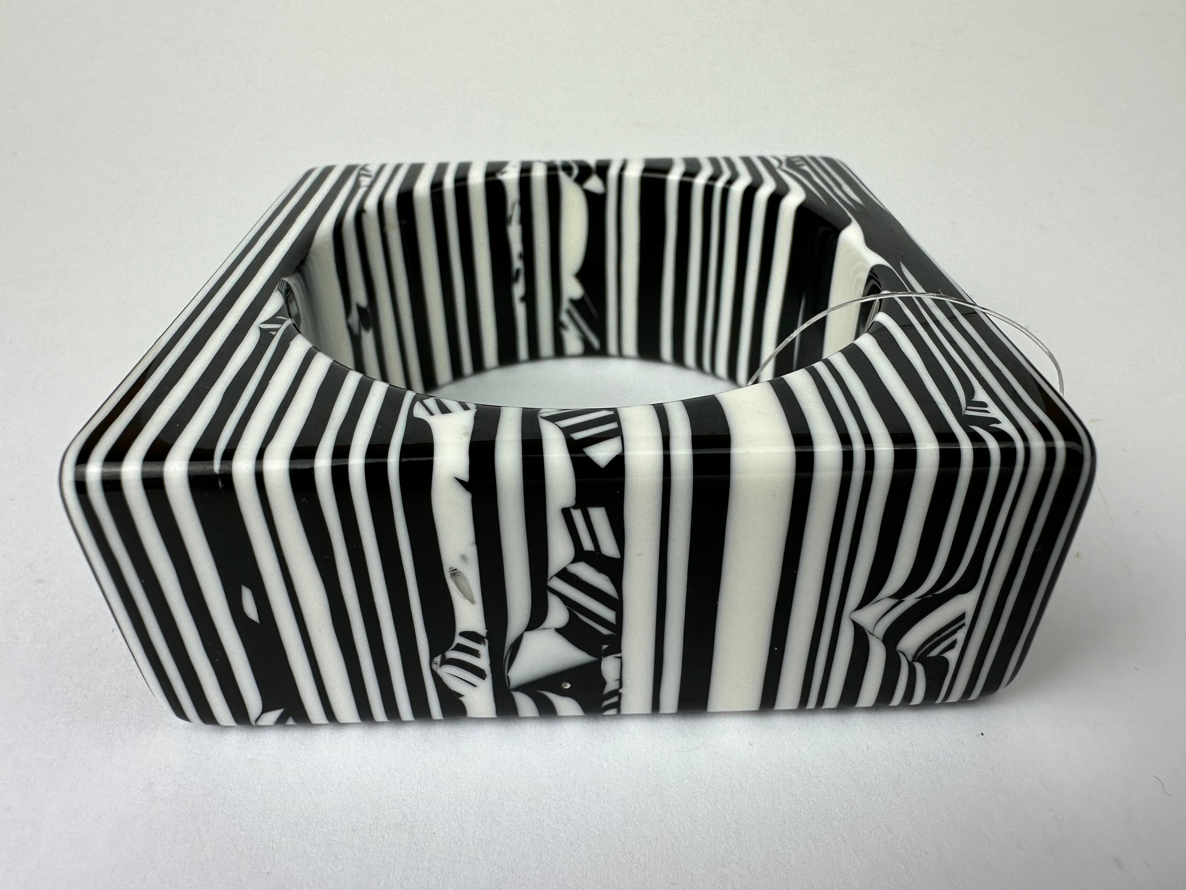 Jackie Brazil "Zebra" Liquorice Allsorts Black & White Striped 3.4cm Square Resin Bangle ( B2056 )