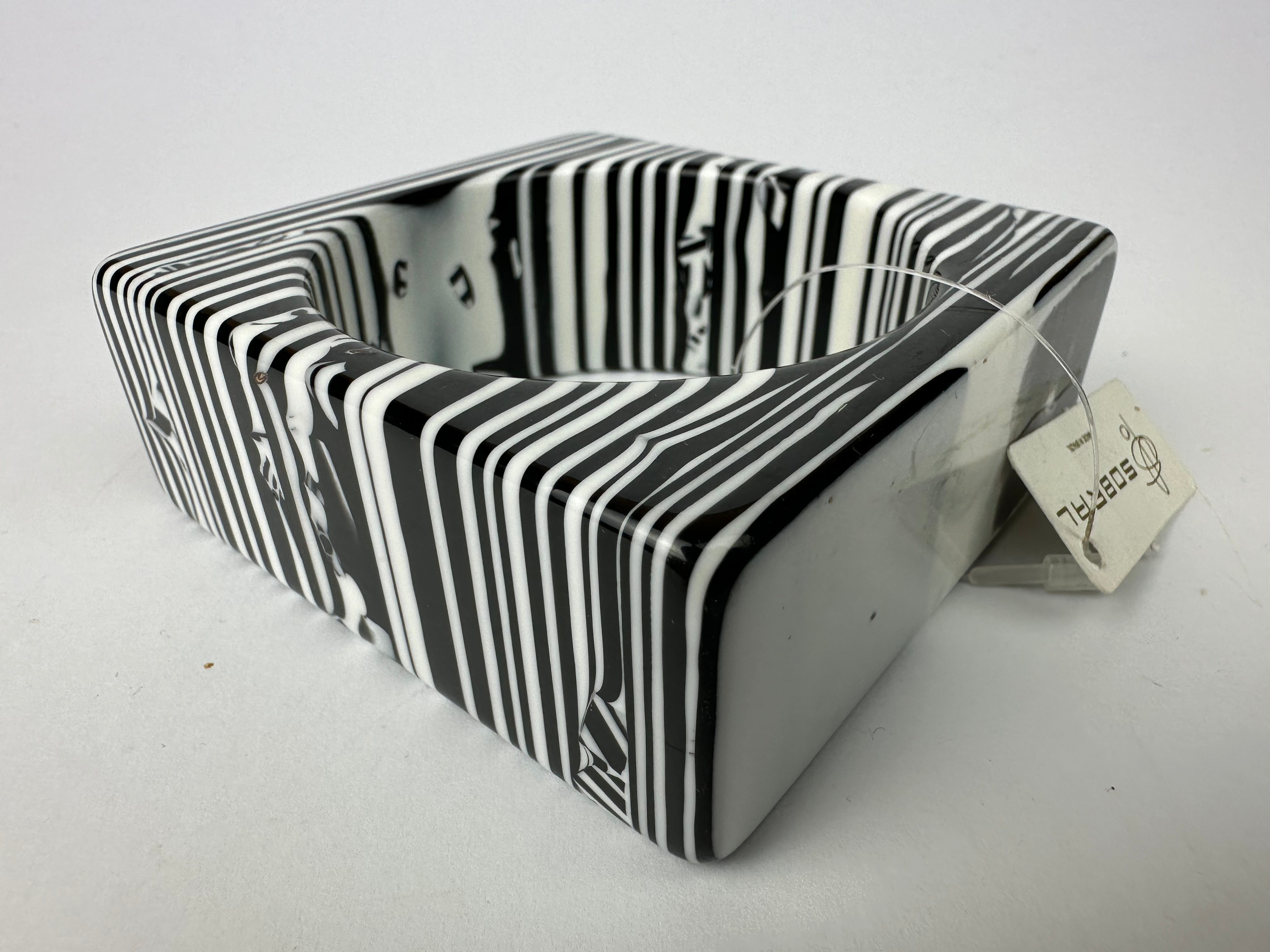 Jackie Brazil "Zebra" Liquorice Allsorts Black & White Striped 3.4cm Square Resin Bangle ( B2056 )