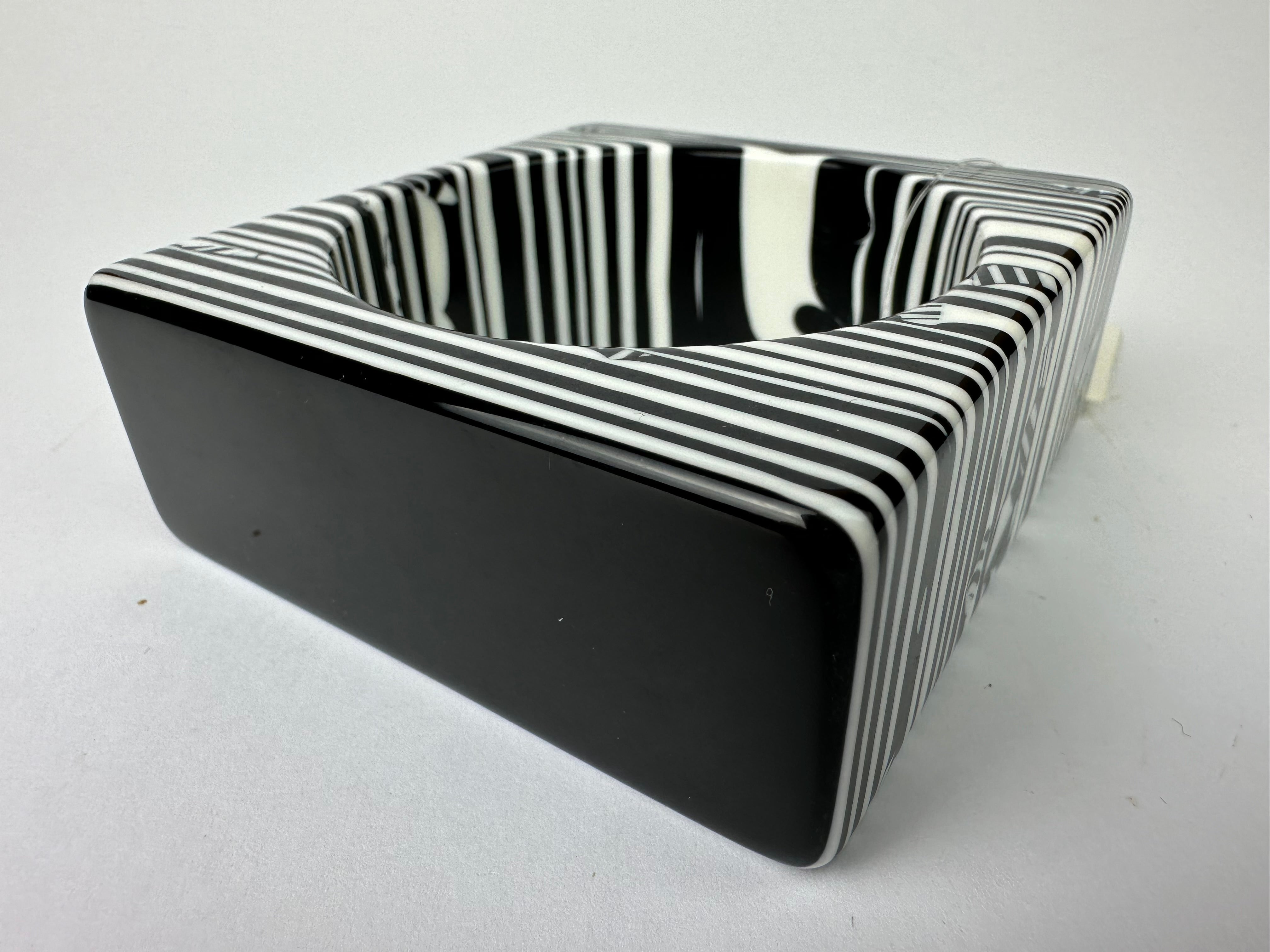 Jackie Brazil "Zebra" Liquorice Allsorts Black & White Striped 3.4cm Square Resin Bangle ( B2056 )