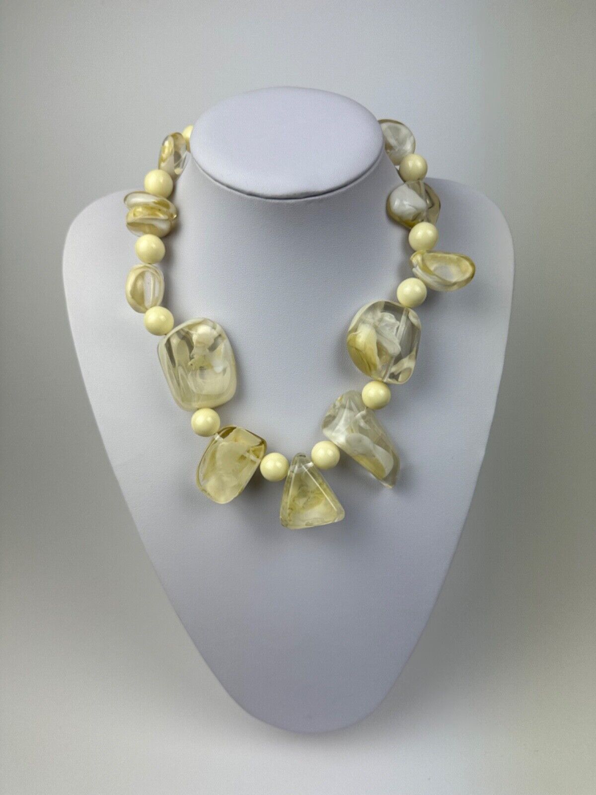 Jackie Brazil "Vesubio" Cream Marble Large Beads & Stones Necklace ( N1616 )