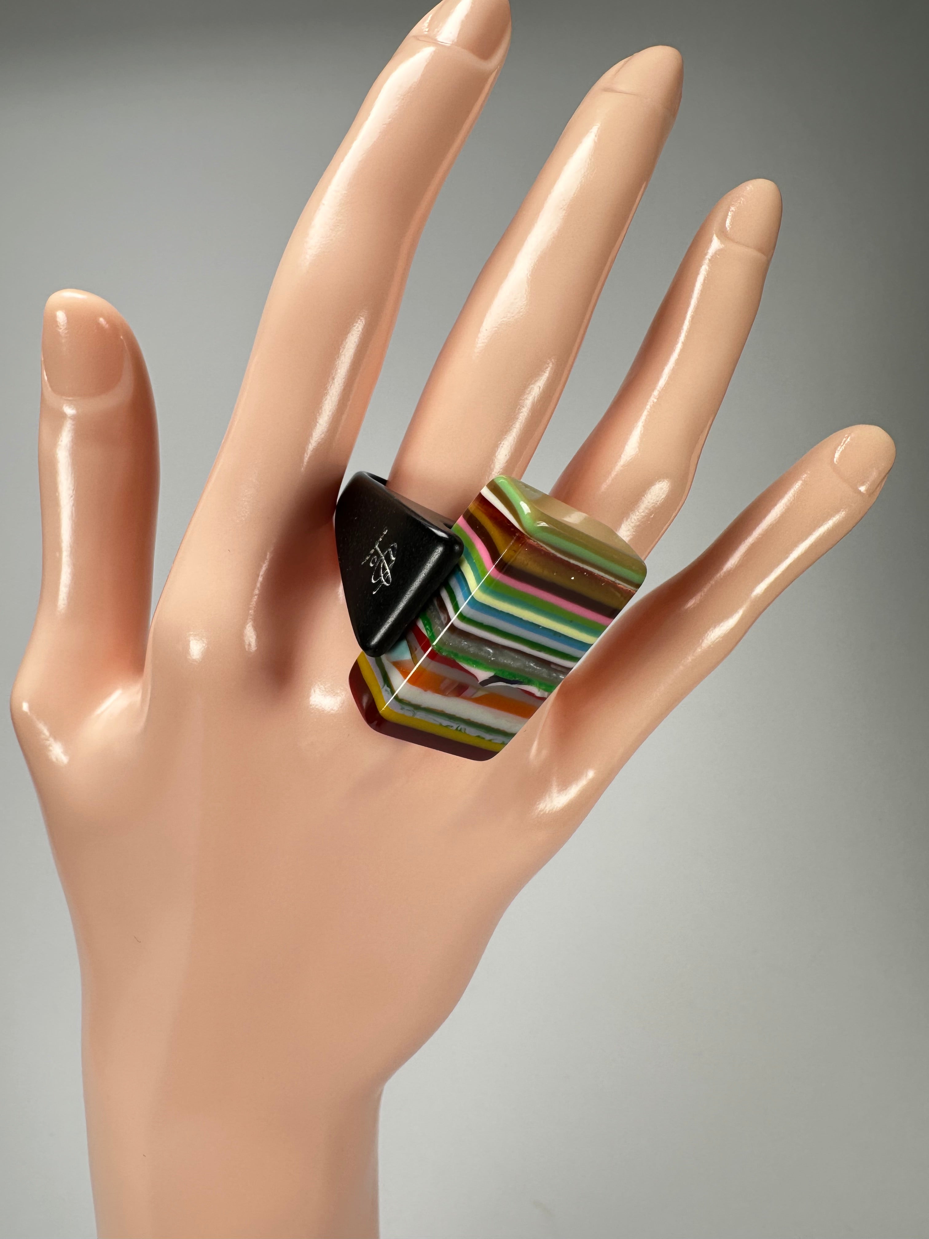 Jackie Brazil "Toppa" Liquorice Spring Mix Resin Ring ( R0152 ) UK Q / USA 8