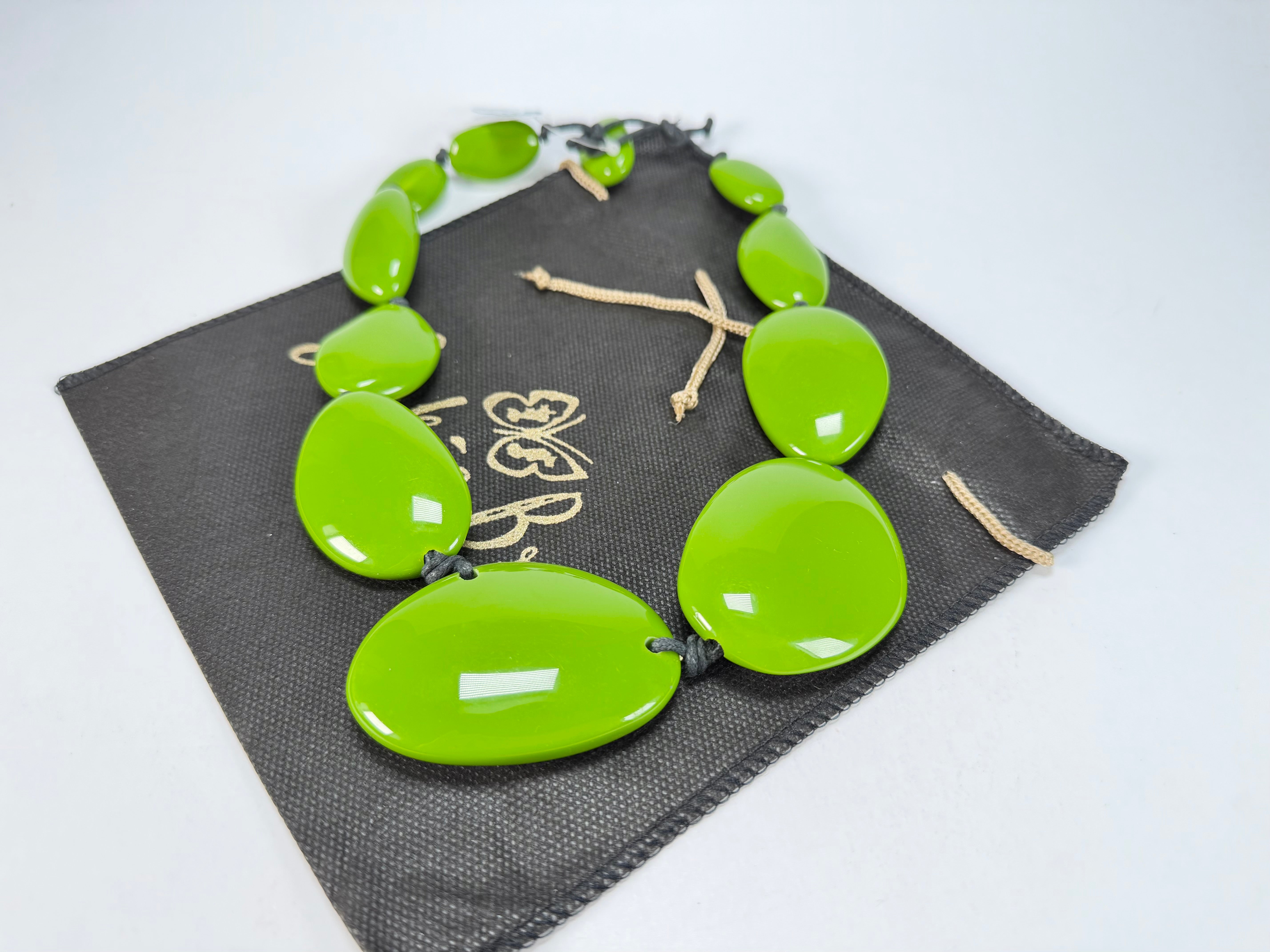 Jackie Brazil "Green Gloss" Short Flat Riverstones 50cm Necklace ( N3616 )