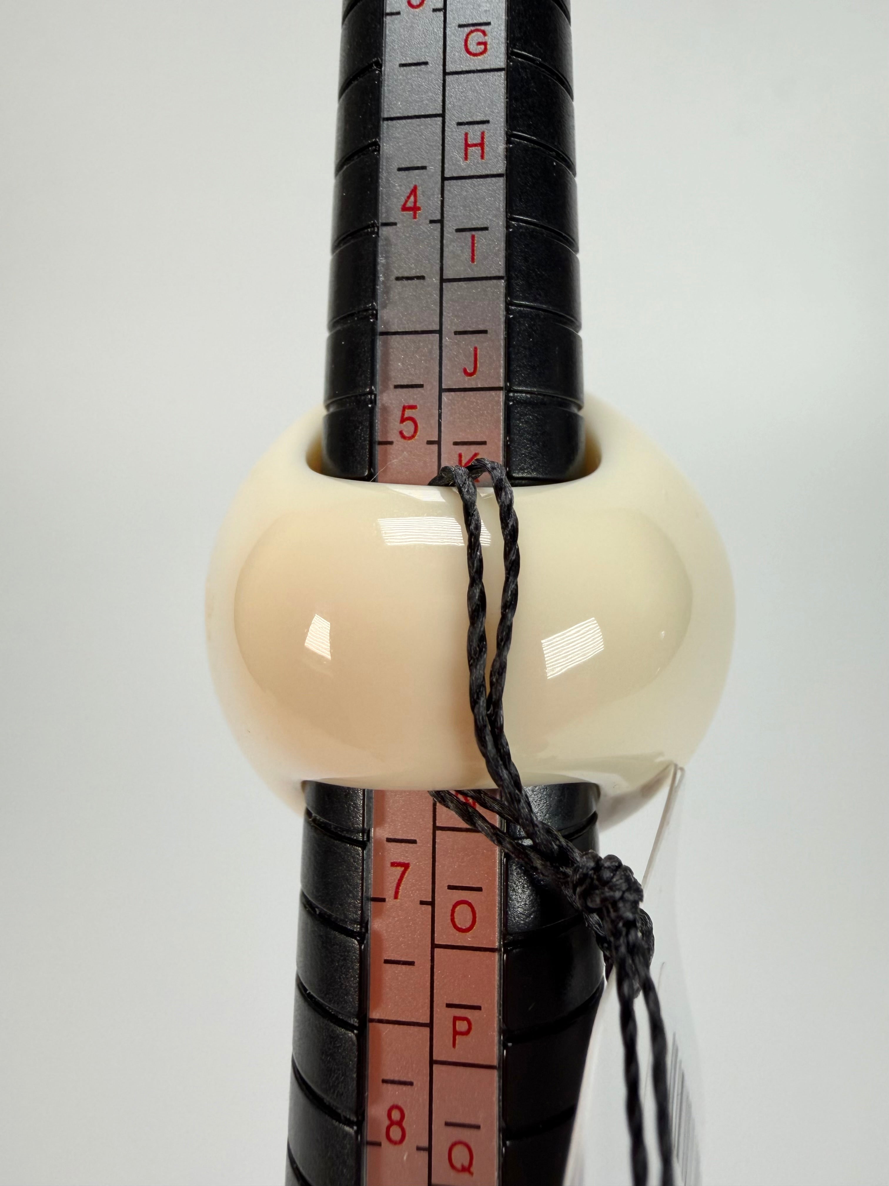 Sobral - Mix 2023 "Sintonia" Marfim Cream Resin Ring ( 003598 ) - Size UK M / US 6