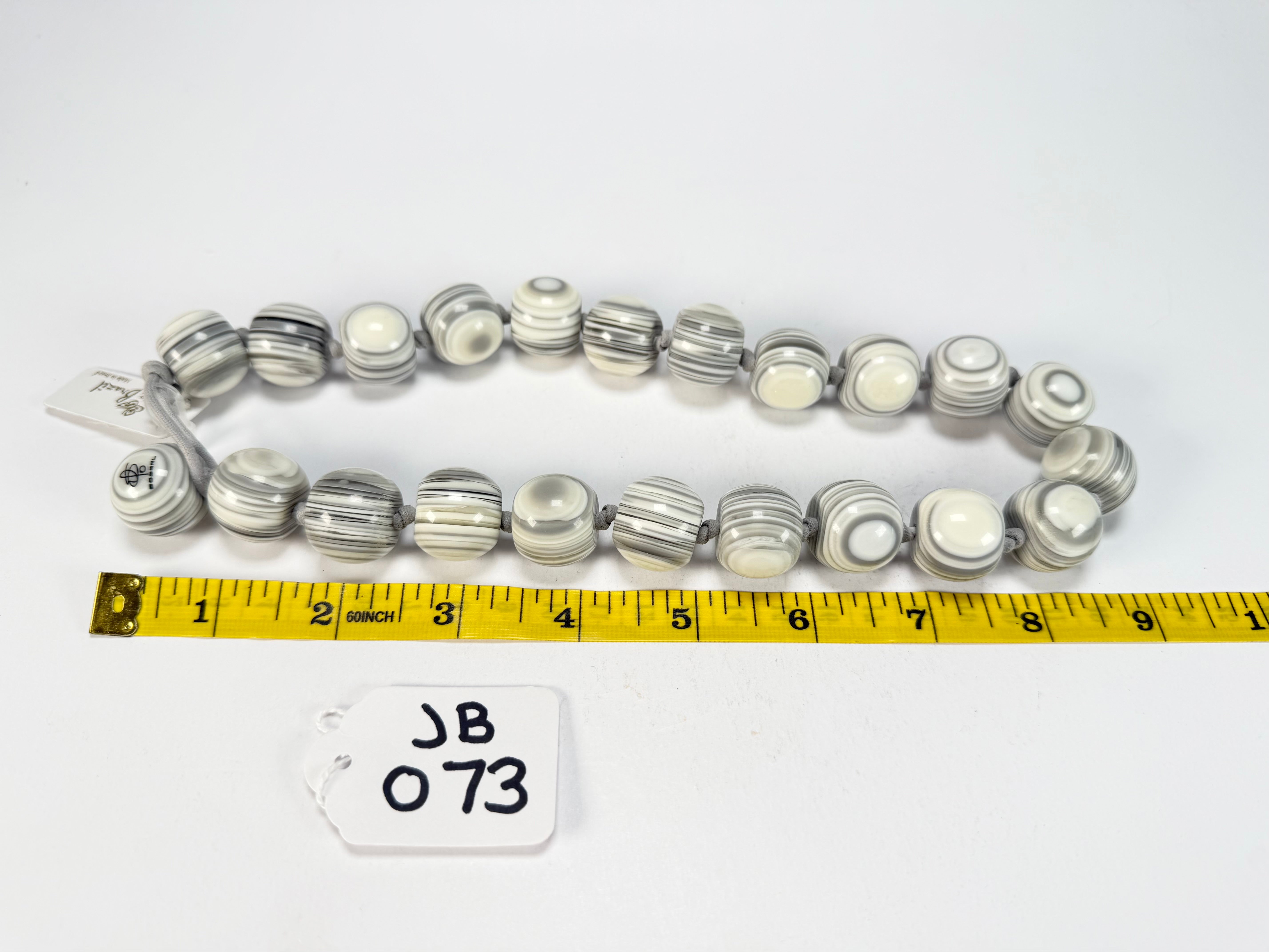 Jackie Brazil "Cat Eyes" Cream Mix Liquorice Balls Resin Necklace 50cm ( N0894 )