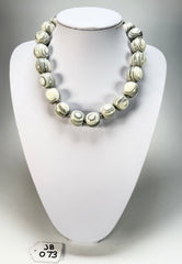Jackie Brazil "Cat Eyes" Cream Mix Liquorice Balls Resin Necklace 50cm ( N0894 )