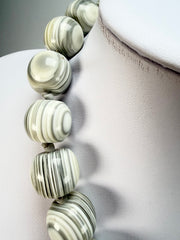 Jackie Brazil "Cat Eyes" Cream Mix Liquorice Balls Resin Necklace 50cm ( N0894 )