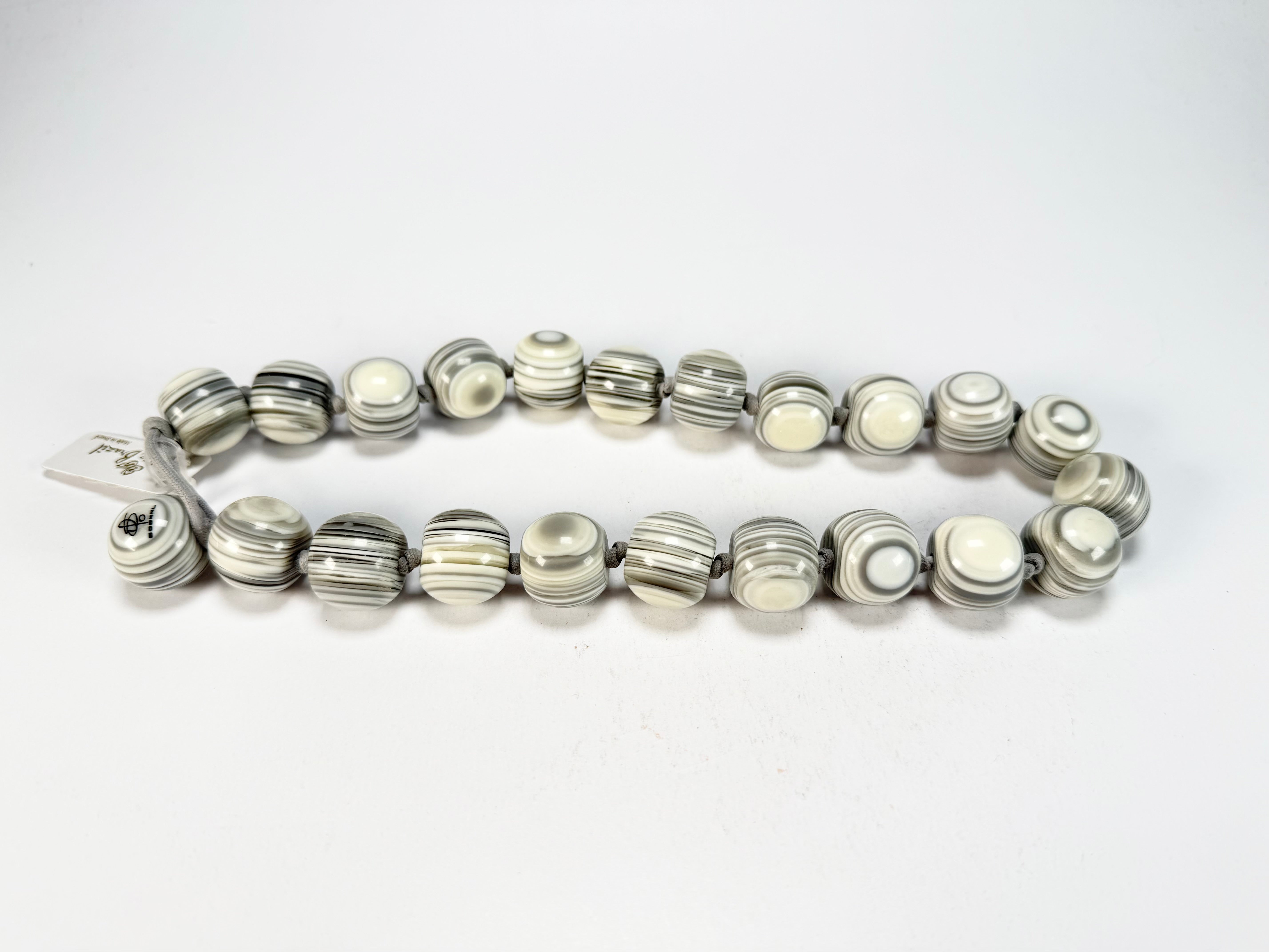 Jackie Brazil "Cat Eyes" Cream Mix Liquorice Balls Resin Necklace 50cm ( N0894 )