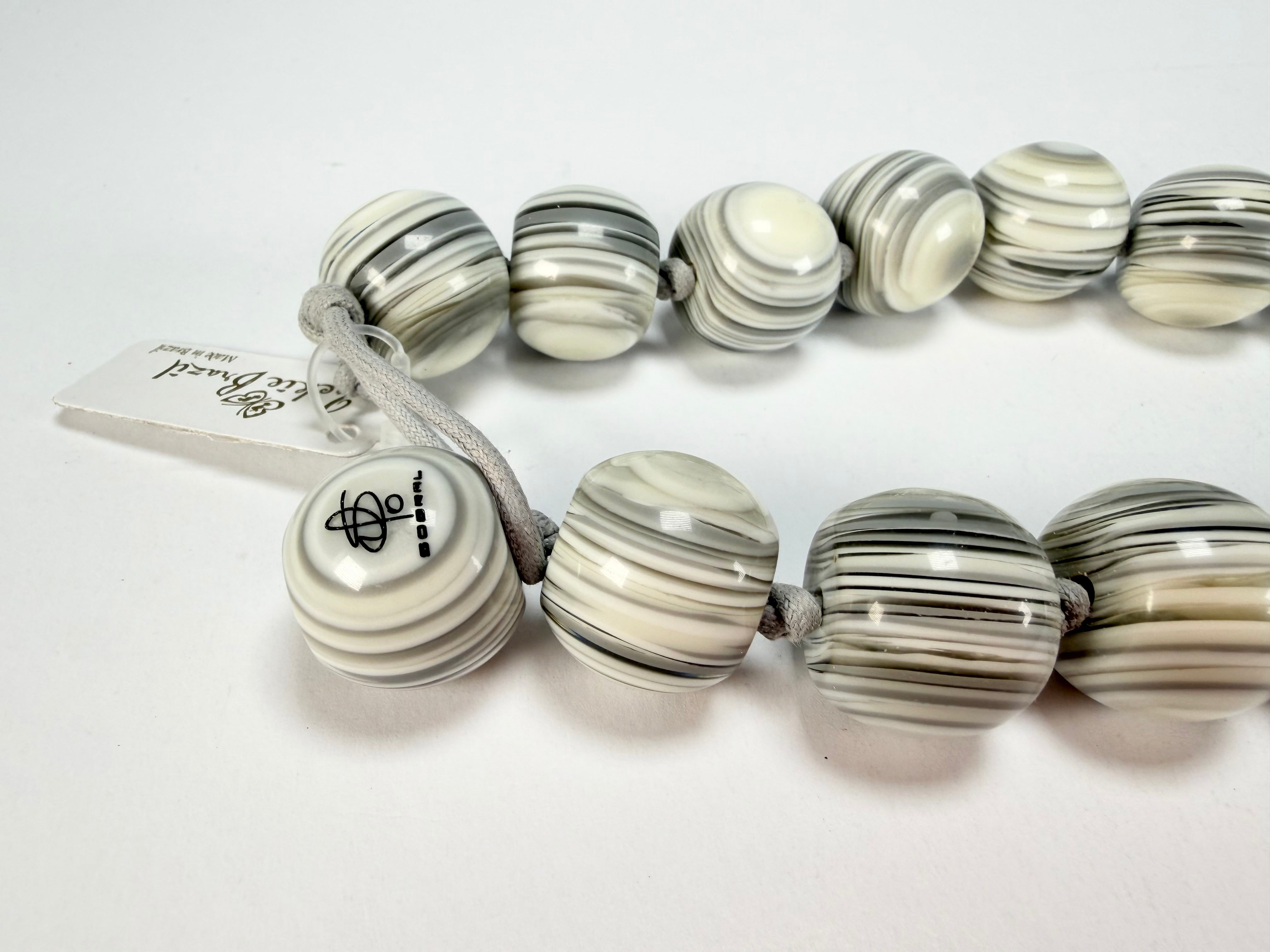 Jackie Brazil "Cat Eyes" Cream Mix Liquorice Balls Resin Necklace 50cm ( N0894 )
