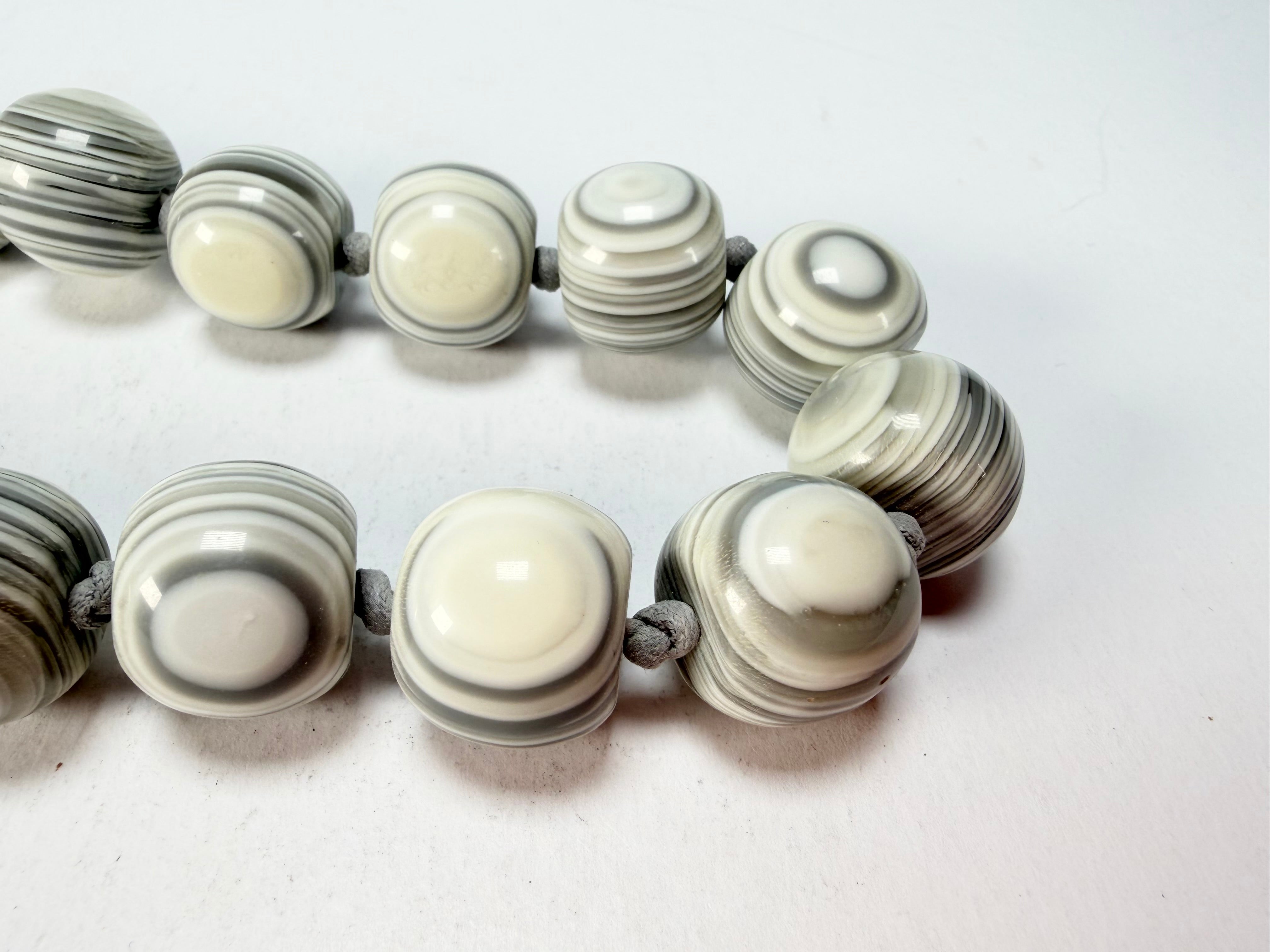 Jackie Brazil "Cat Eyes" Cream Mix Liquorice Balls Resin Necklace 50cm ( N0894 )