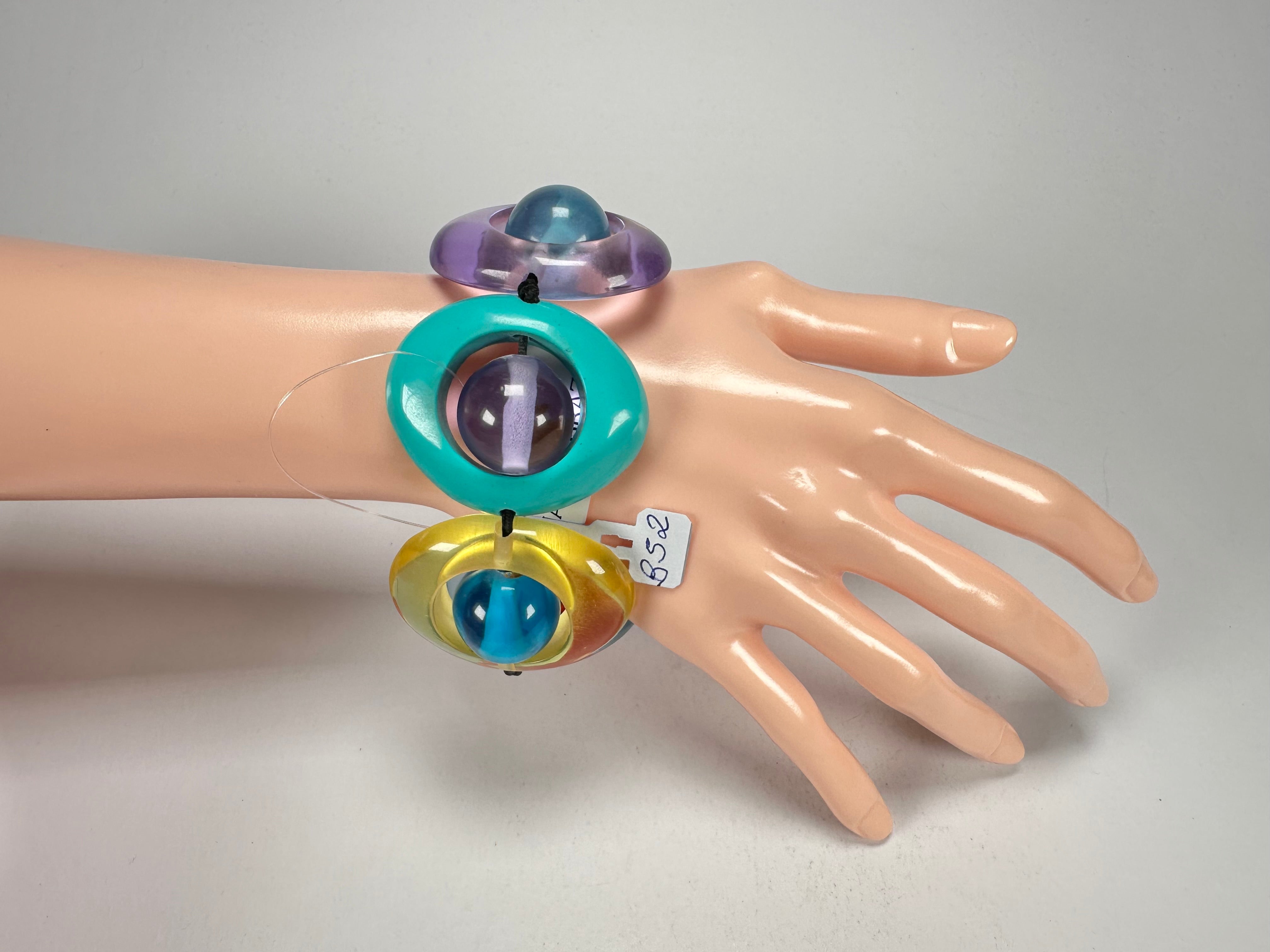 Jackie Brazil "Saturn" Transparent Paris Mix Disc & Ball Elastic Bracelet ( B0052 )