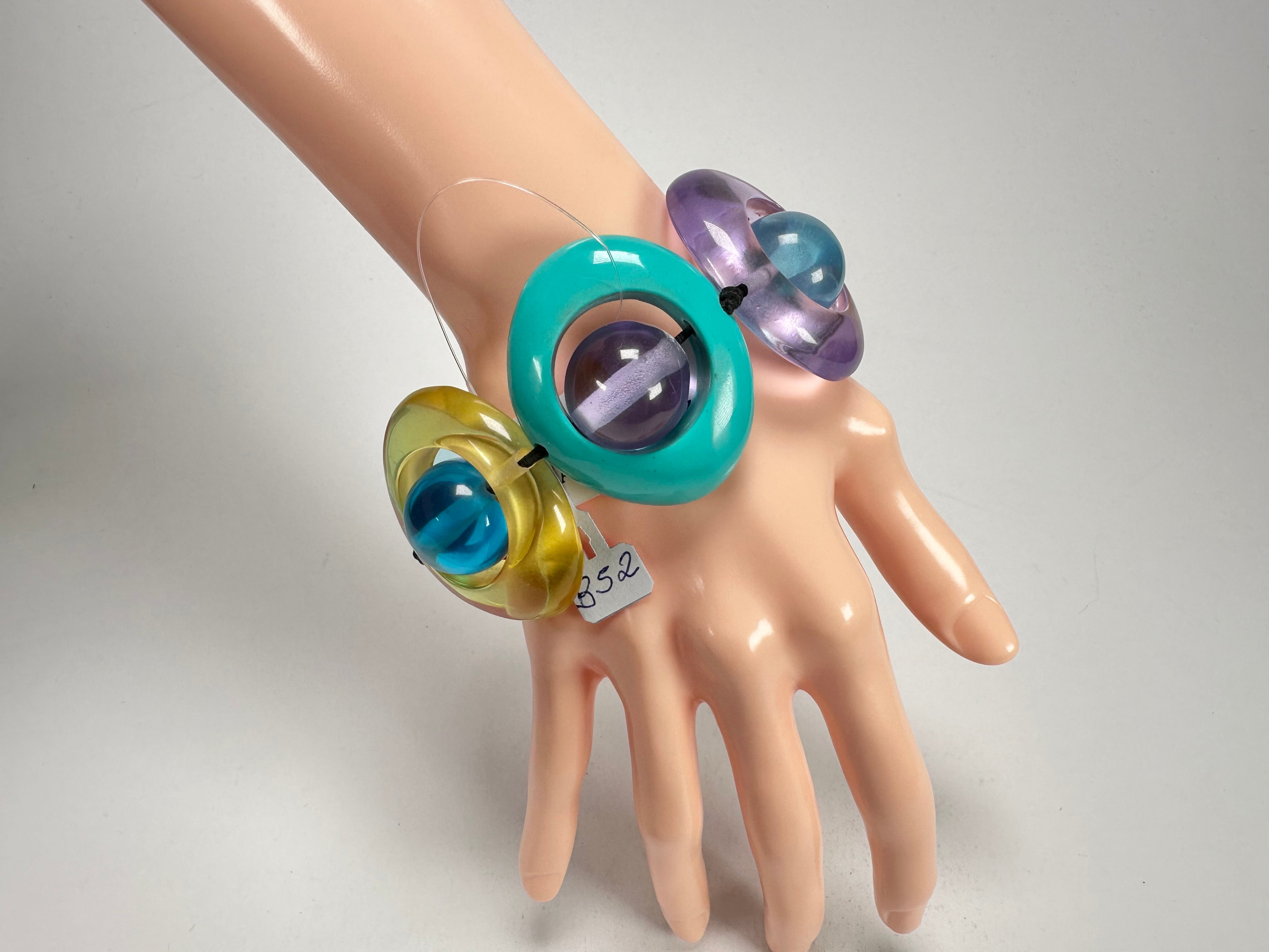 Jackie Brazil "Saturn" Transparent Paris Mix Disc & Ball Elastic Bracelet ( B0052 )