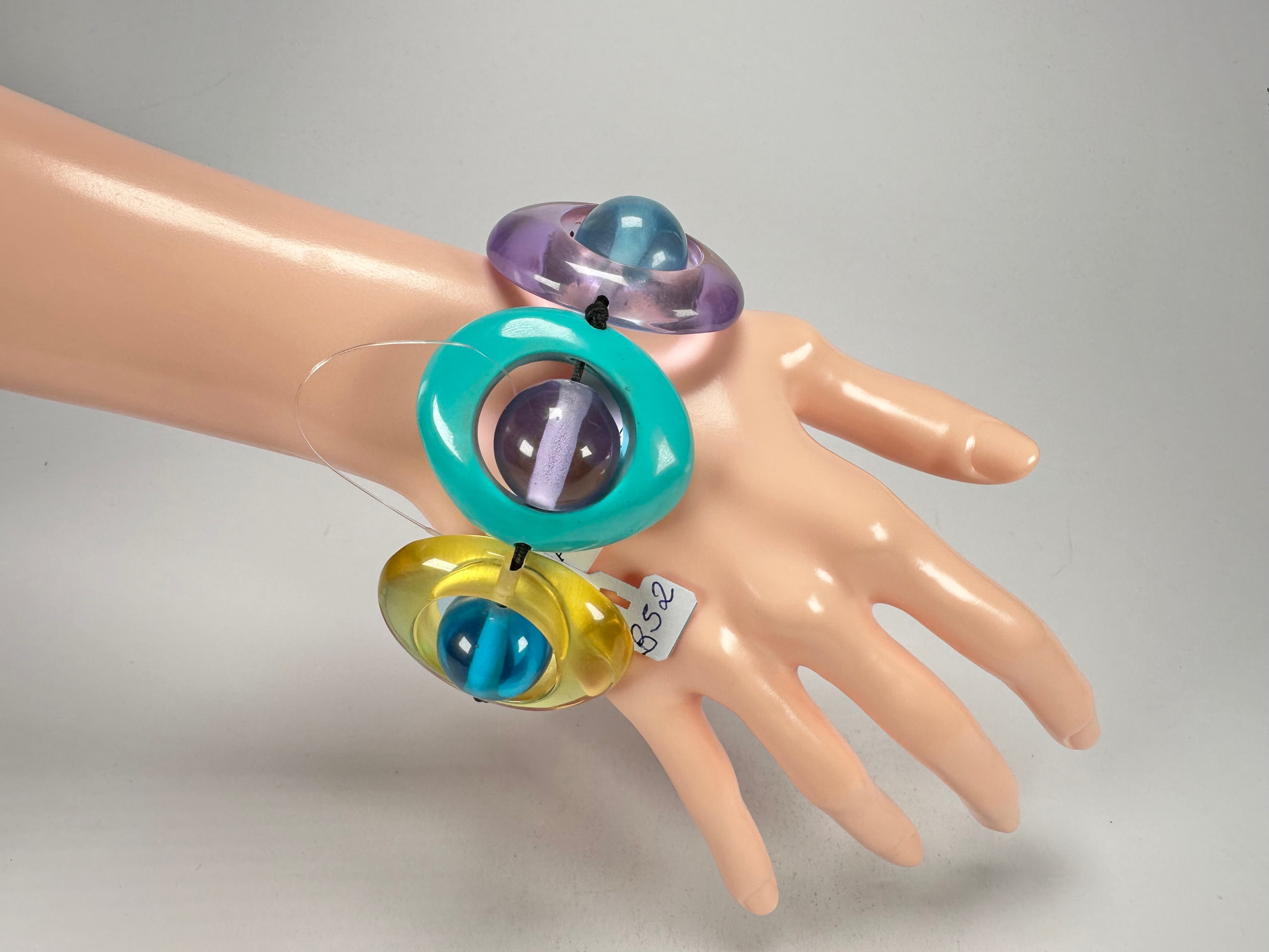 Jackie Brazil "Saturn" Transparent Paris Mix Disc & Ball Elastic Bracelet ( B0052 )