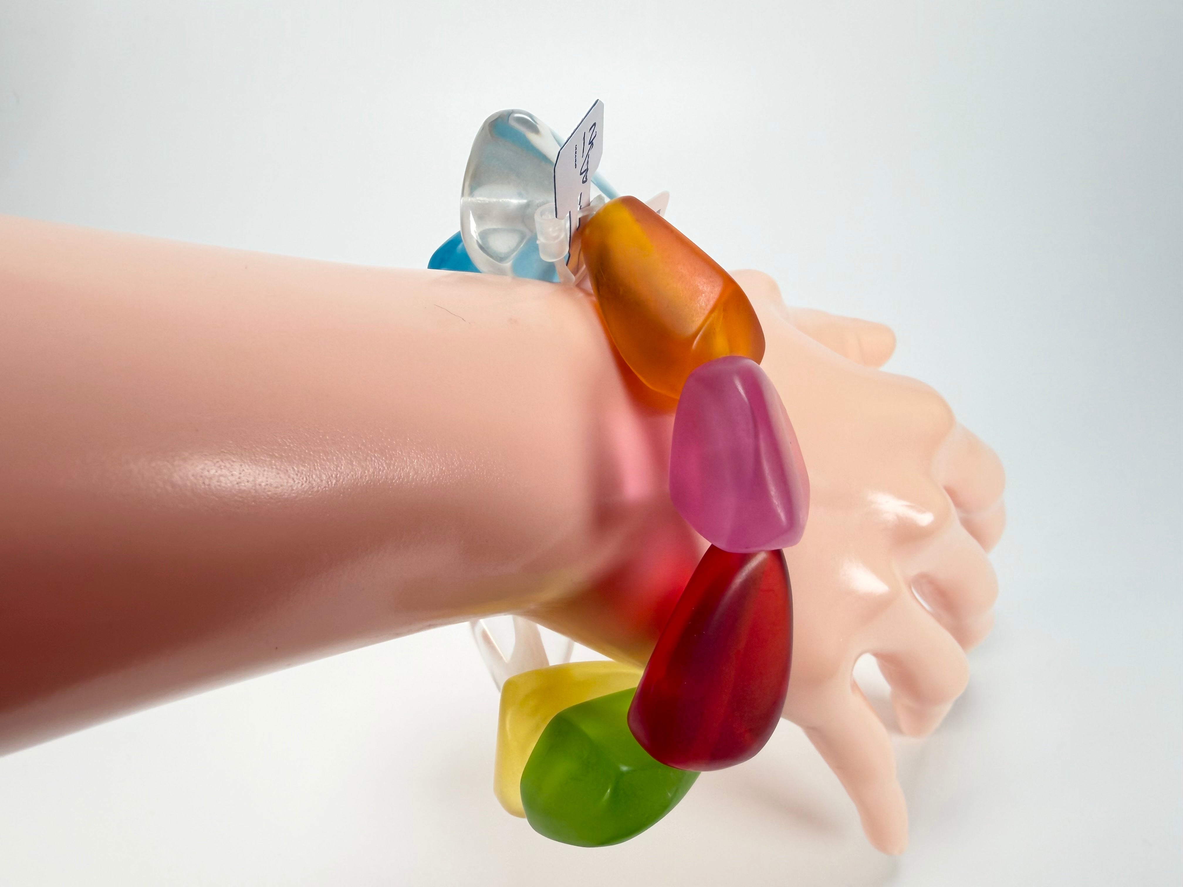 Jackie Brazil "Diamonds" Transparent Summer Frost Flintstone Bone Bracelet ( B0211 )