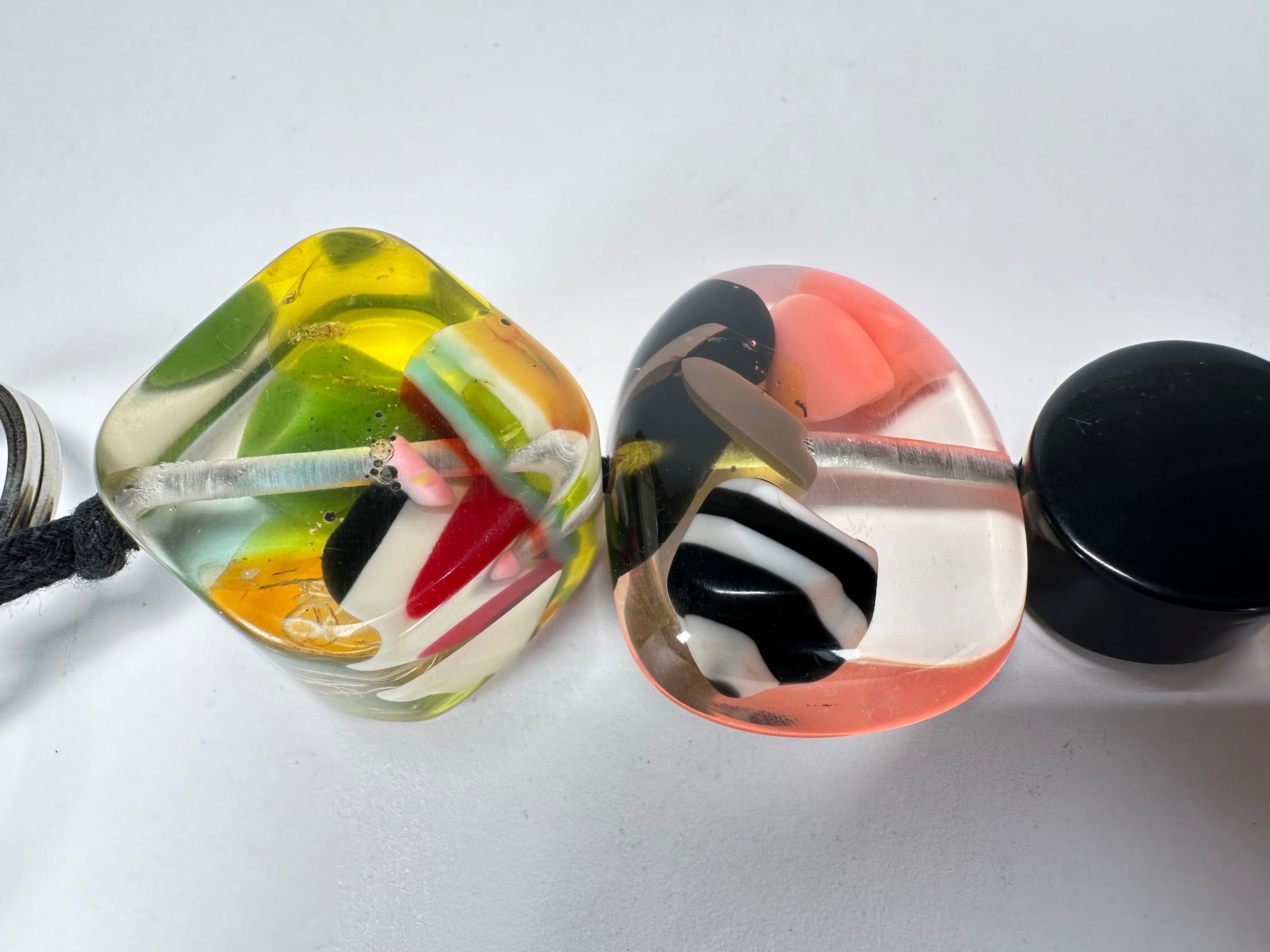 Jackie Brazil "Black & Cascade" Mix Beads Resin Keyring ( K0179 )