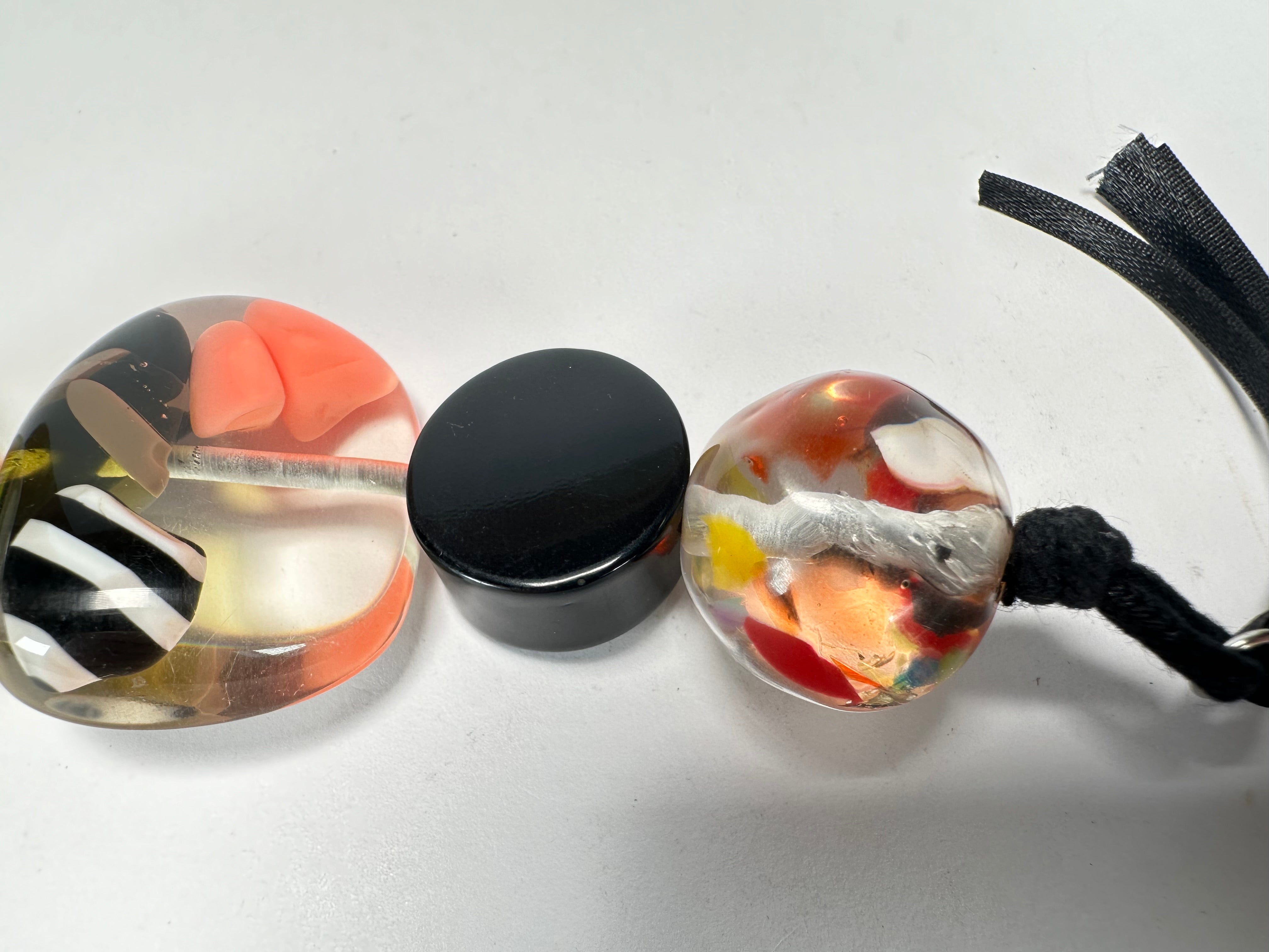 Jackie Brazil "Black & Cascade" Mix Beads Resin Keyring ( K0179 )