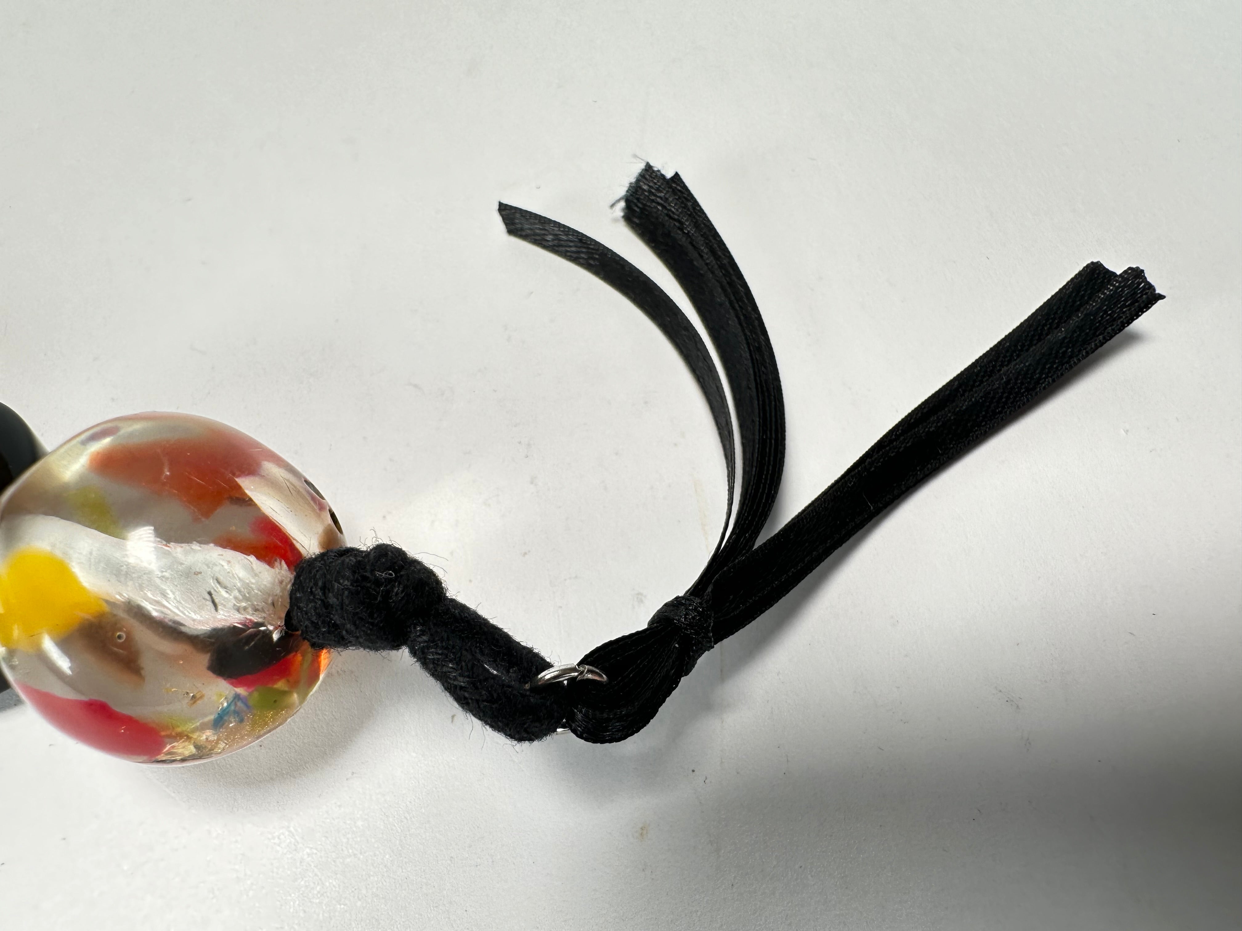 Jackie Brazil "Black & Cascade" Mix Beads Resin Keyring ( K0179 )