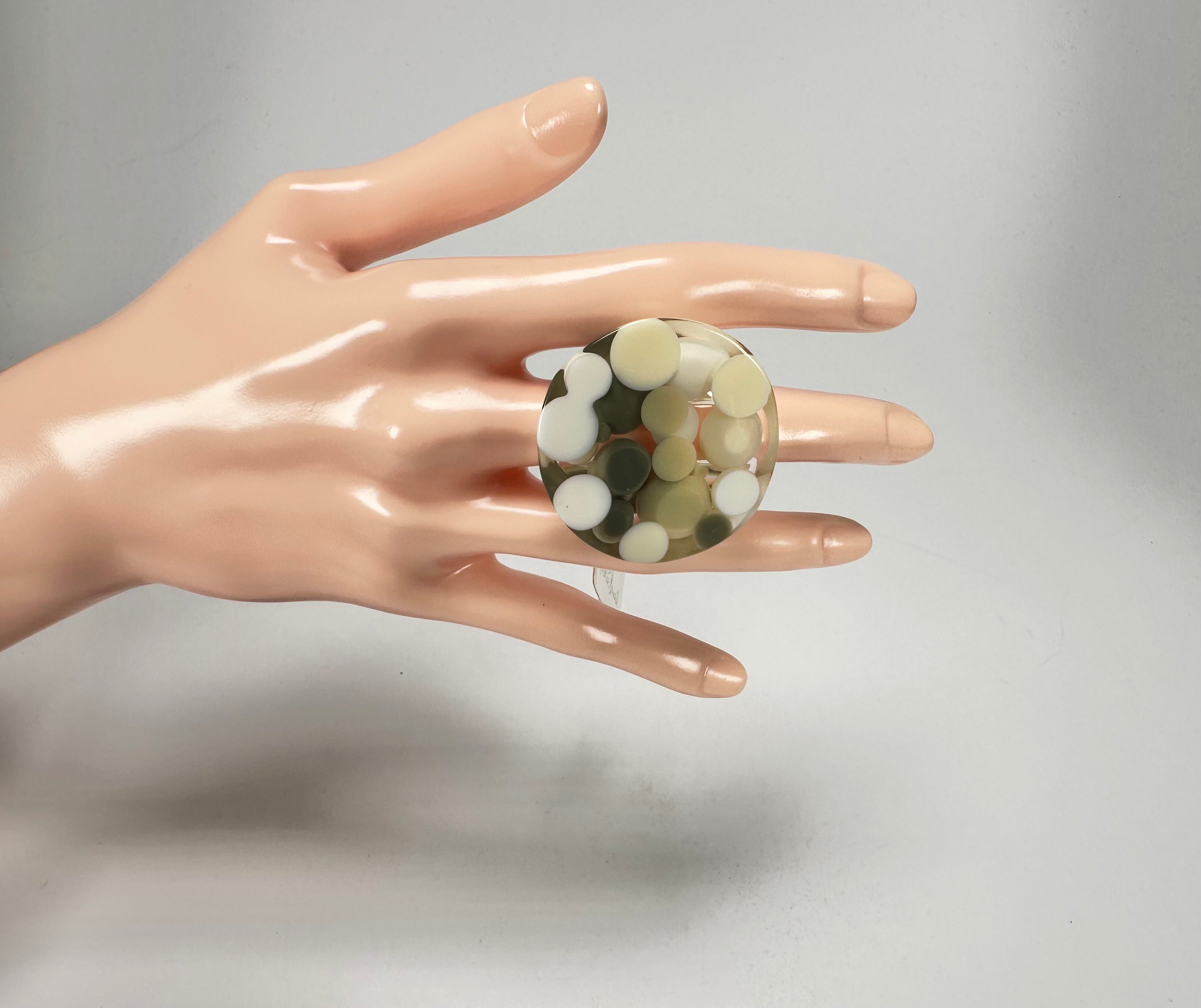 Jackie Brazil "Acrobatic" Flat Round Petite Cream Mix Balls Spots Resin Ring ( R2536 ) Size UK O / US 7.5
