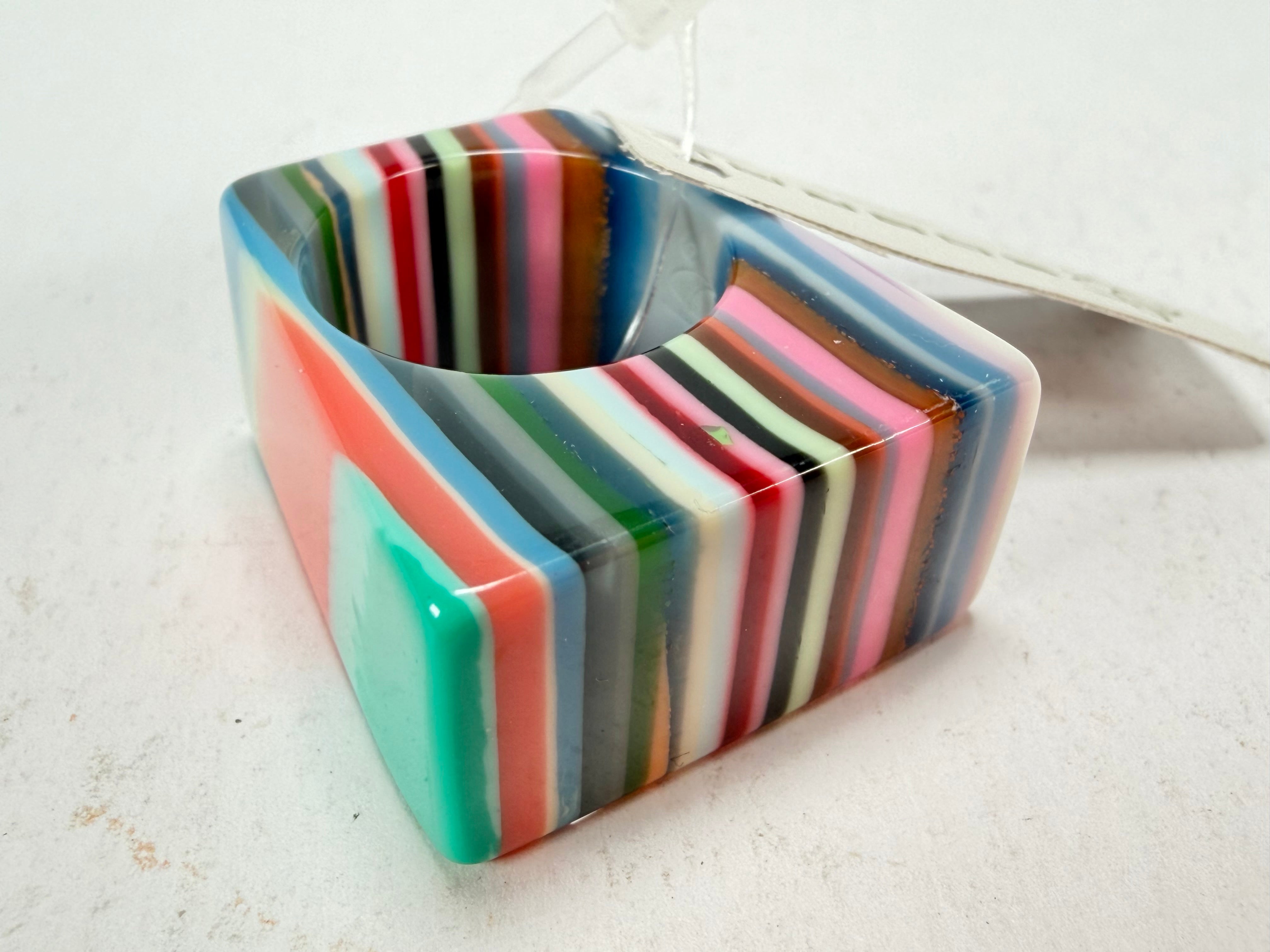 Jackie Brazil "Leda" Liquorice Allsorts Pop Art Colour Mix Resin Ring ( R2269 ) UK P / USA 7.5