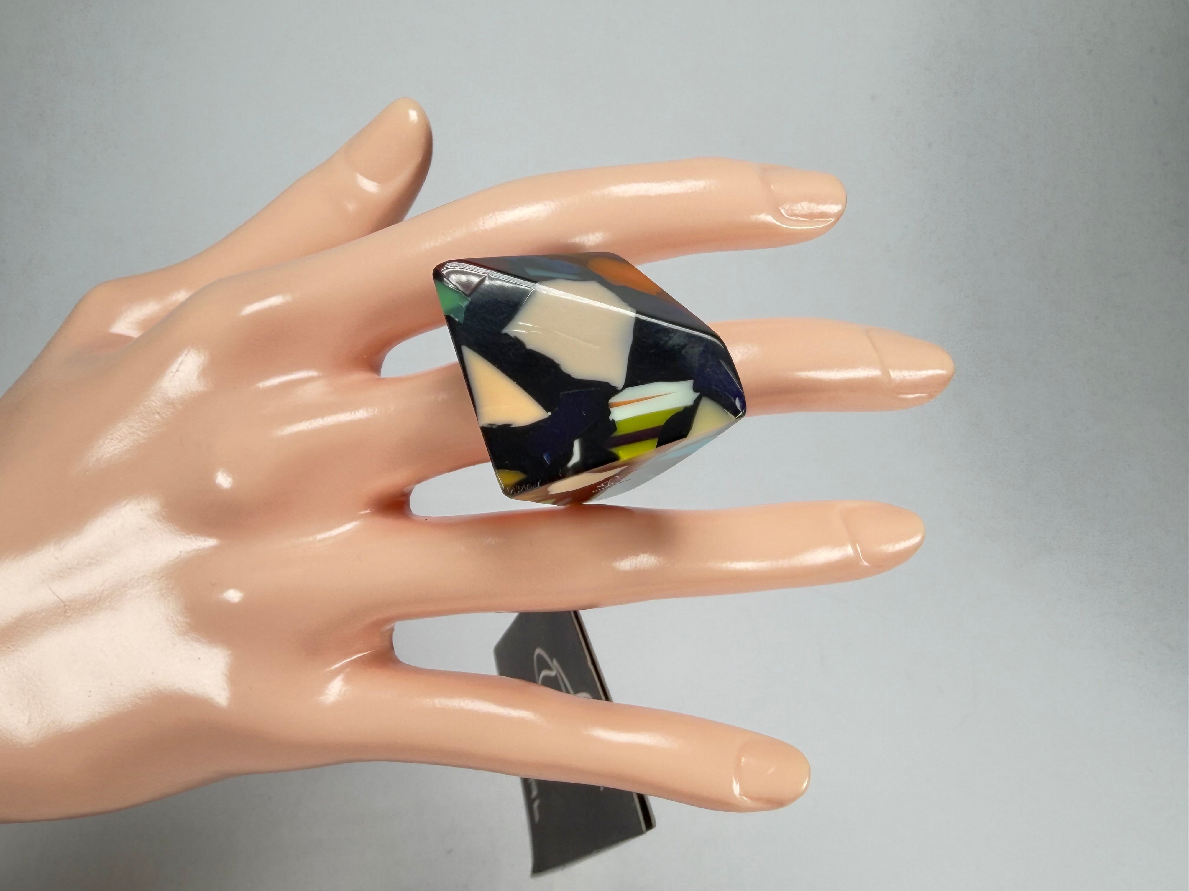 Jackie Brazil "Art Deco" Abstract Resin Ring ( R3081 ) Size UK Q / USA 8
