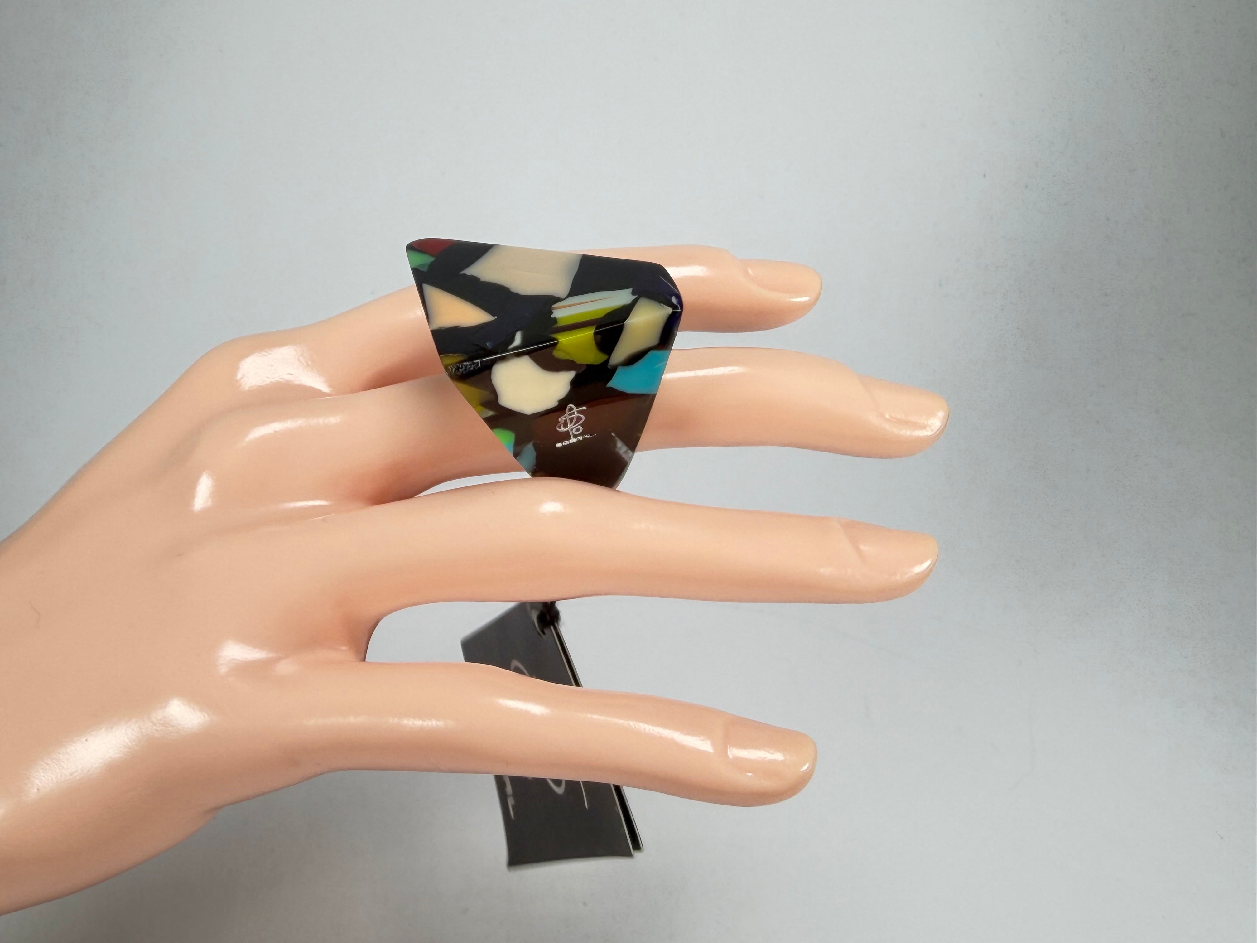 Jackie Brazil "Art Deco" Abstract Resin Ring ( R3081 ) Size UK Q / USA 8
