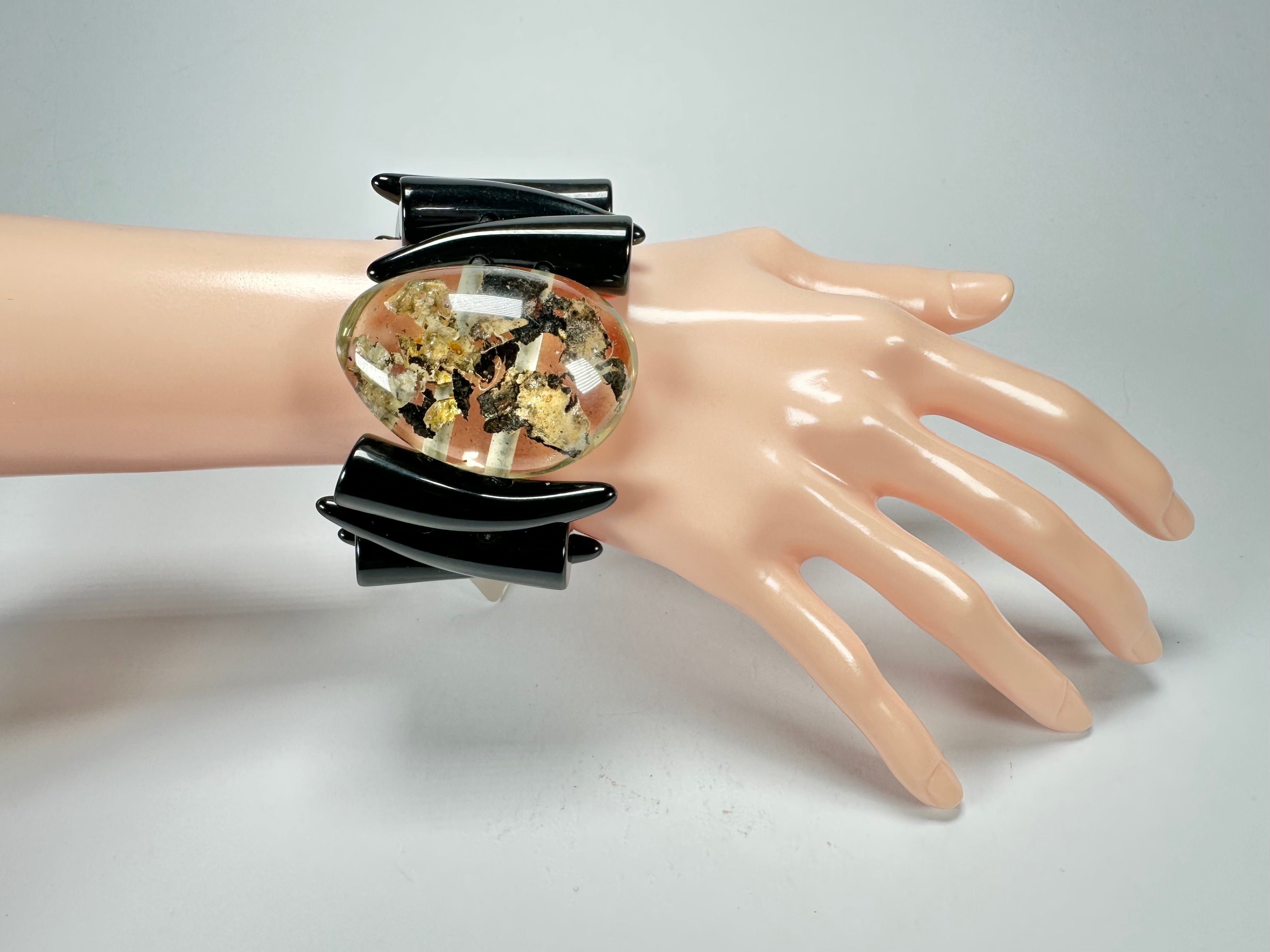 Jackie Brazil "Safari" Tusks w/ Seaweed Pendant Elasticated Bracelet ( B1020 )