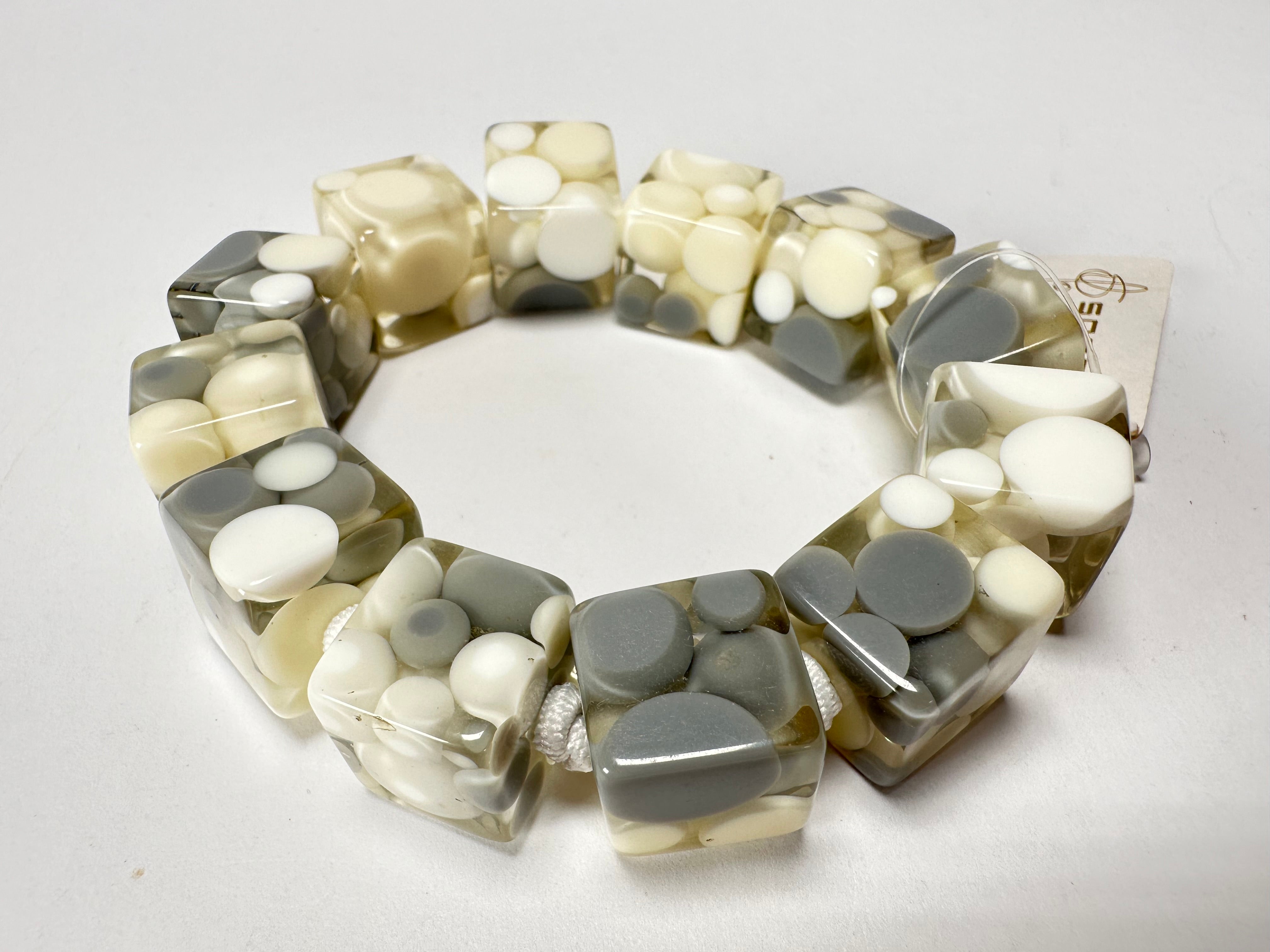 Jackie Brazil "Spots" Spotted Cubes On Elastic Cream Mix Resin Bracelet ( B1284 )