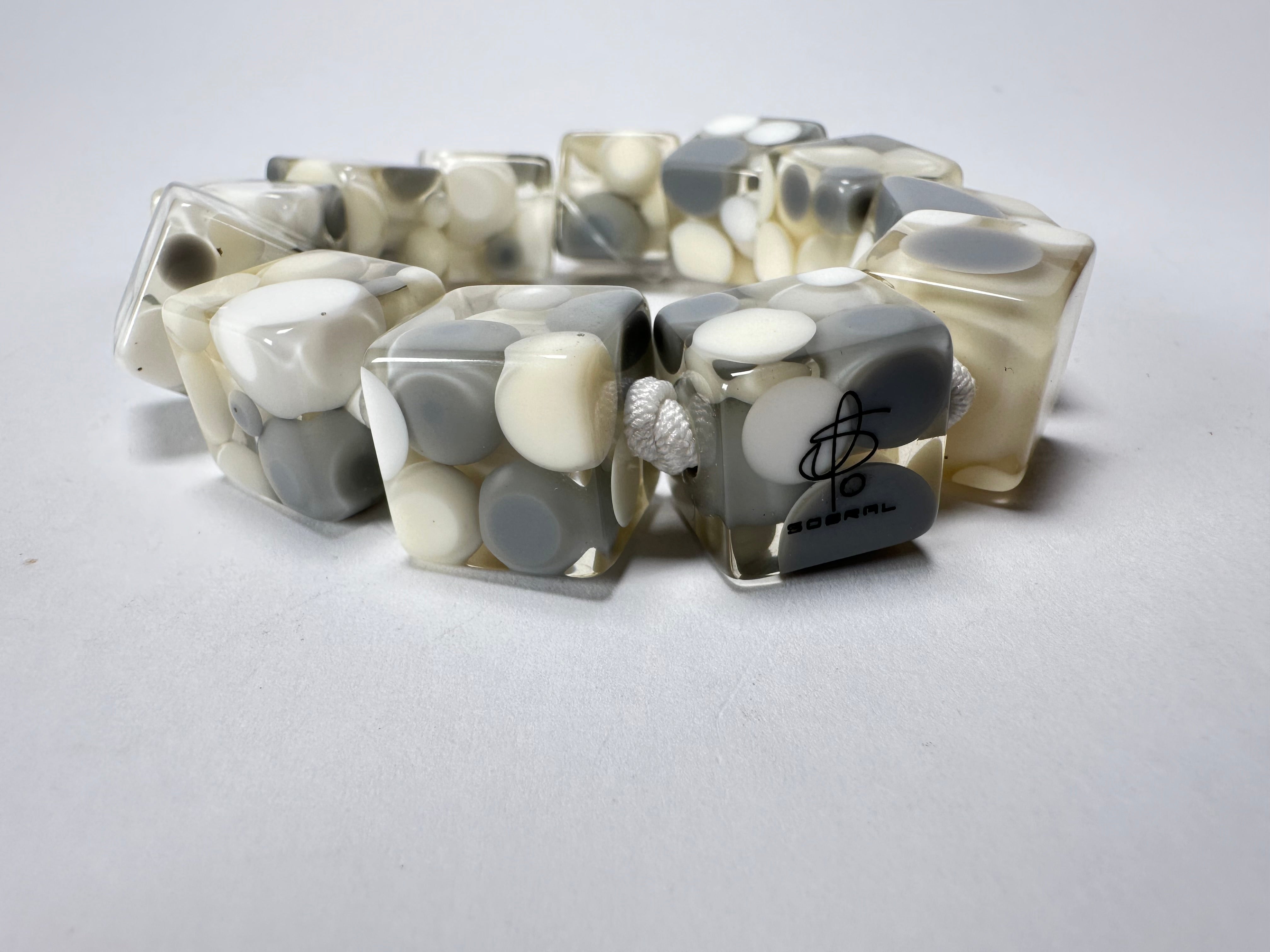 Jackie Brazil "Spots" Spotted Cubes On Elastic Cream Mix Resin Bracelet ( B1284 )