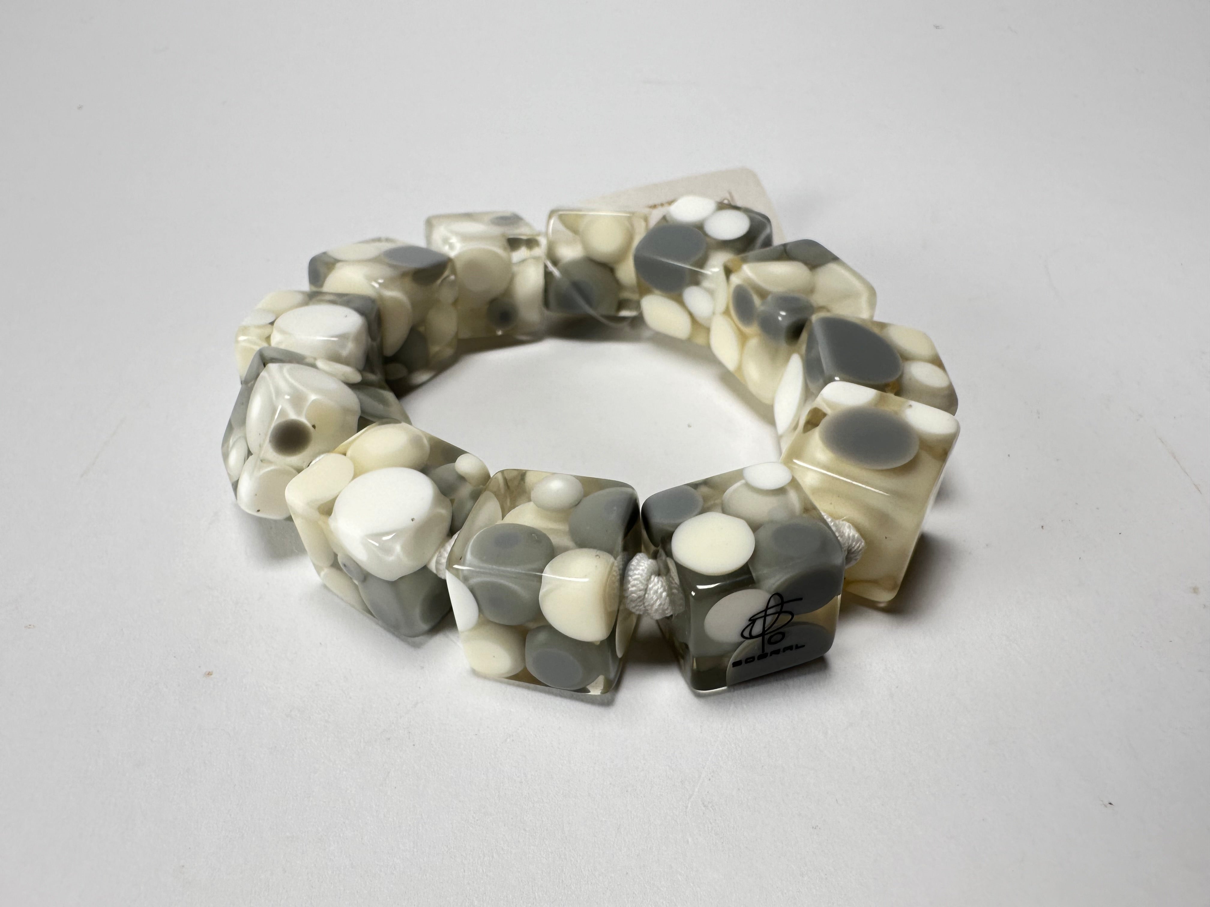 Jackie Brazil "Spots" Spotted Cubes On Elastic Cream Mix Resin Bracelet ( B1284 )