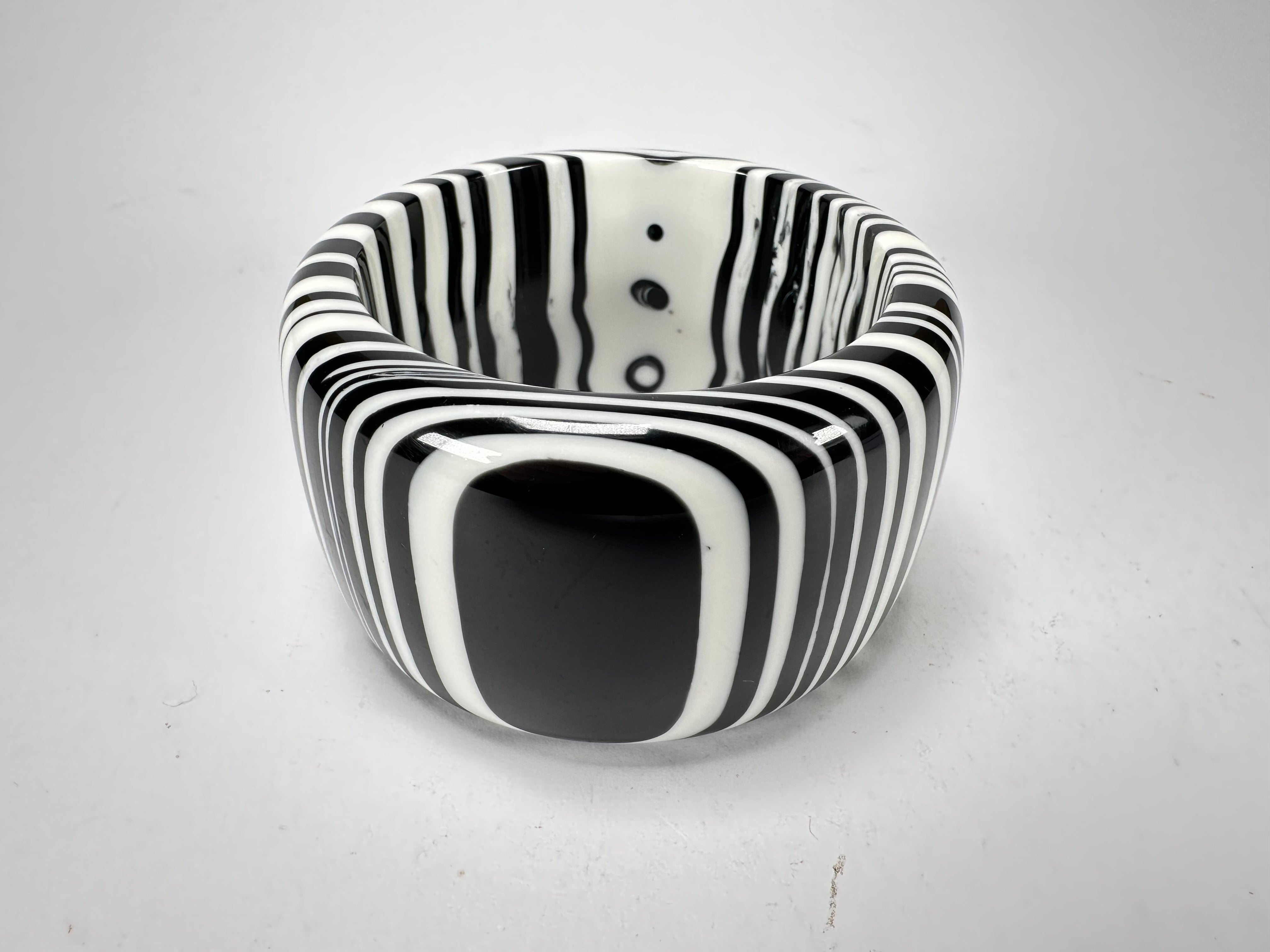 Jackie Brazil "Cat Eye" Liquorice Allsorts Black & White Striped 5cm Resin Bangle ( B2053 )