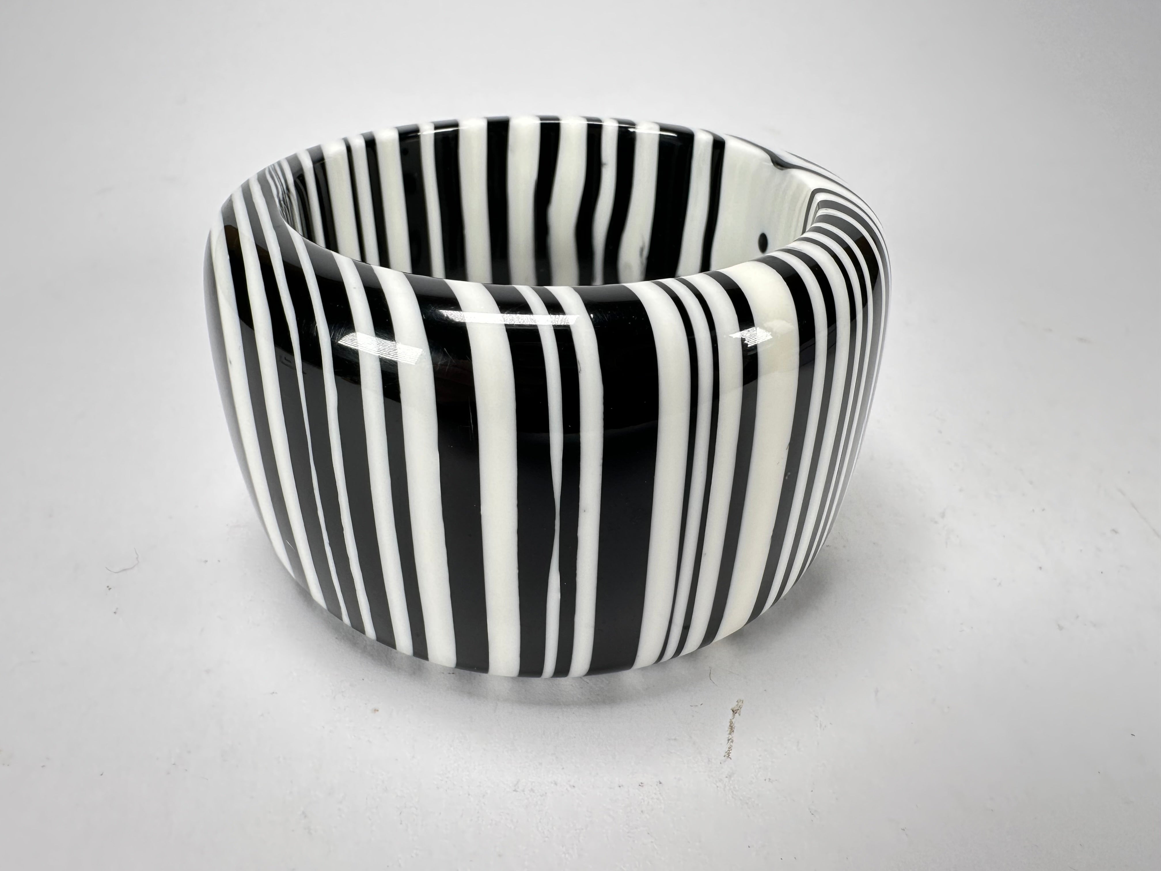 Jackie Brazil "Cat Eye" Liquorice Allsorts Black & White Striped 5cm Resin Bangle ( B2053 )