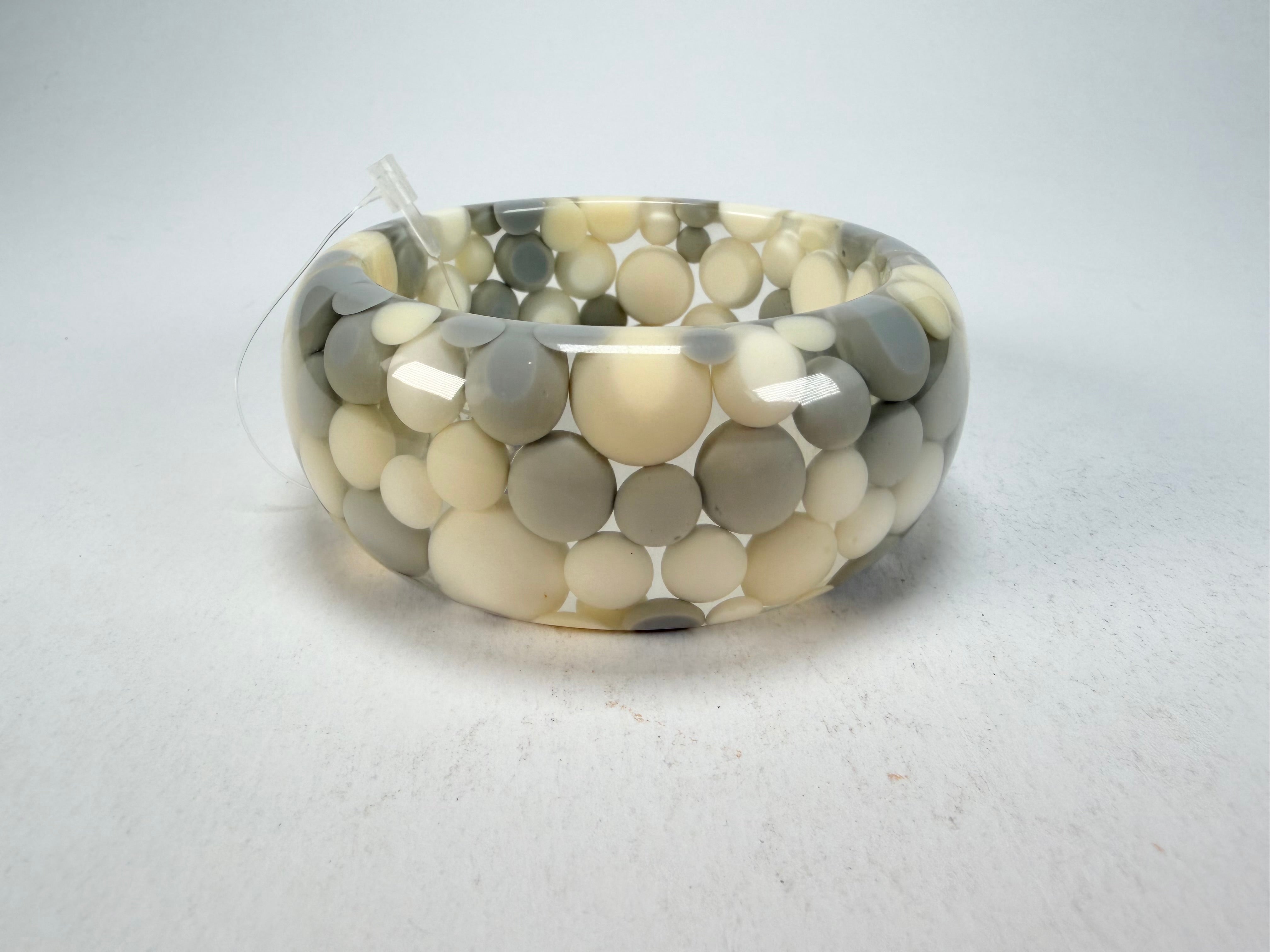 Jackie Brazil "Petit Balls" Cream Mix Spots Solid Round Resin 3.4cm Bangle ( B2520 )