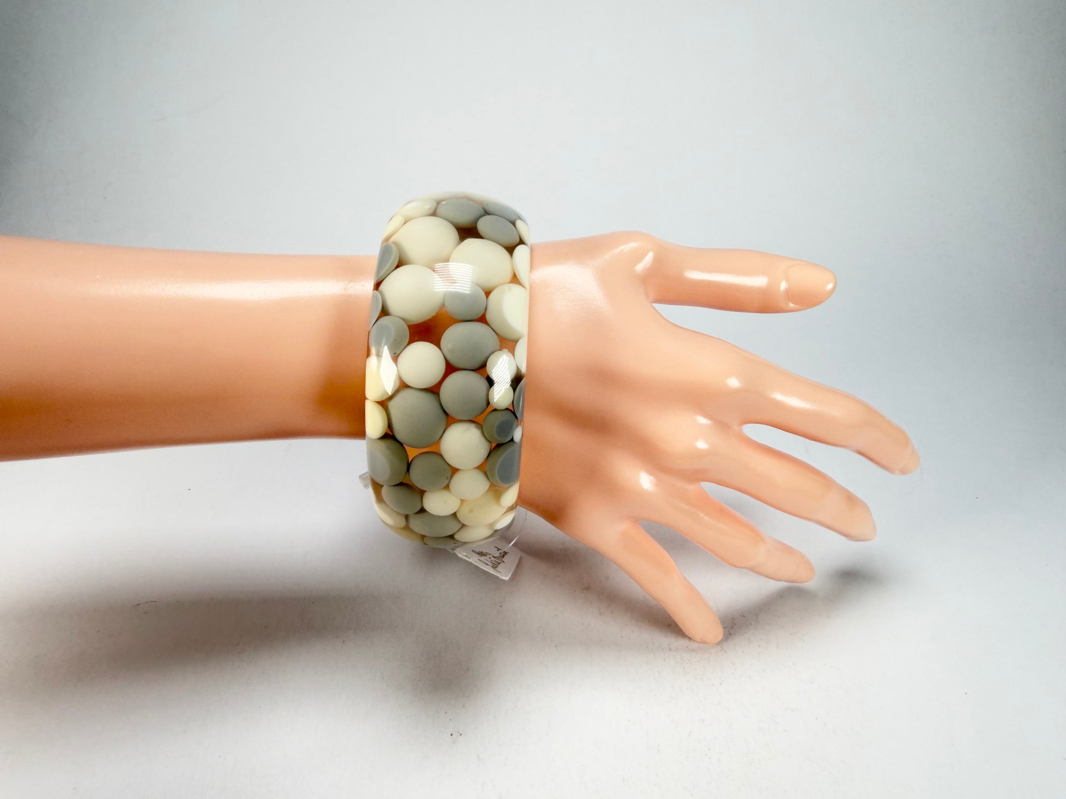 Jackie Brazil "Petit Balls" Cream Mix Spots Solid Round Resin 3.4cm Bangle ( B2520 )