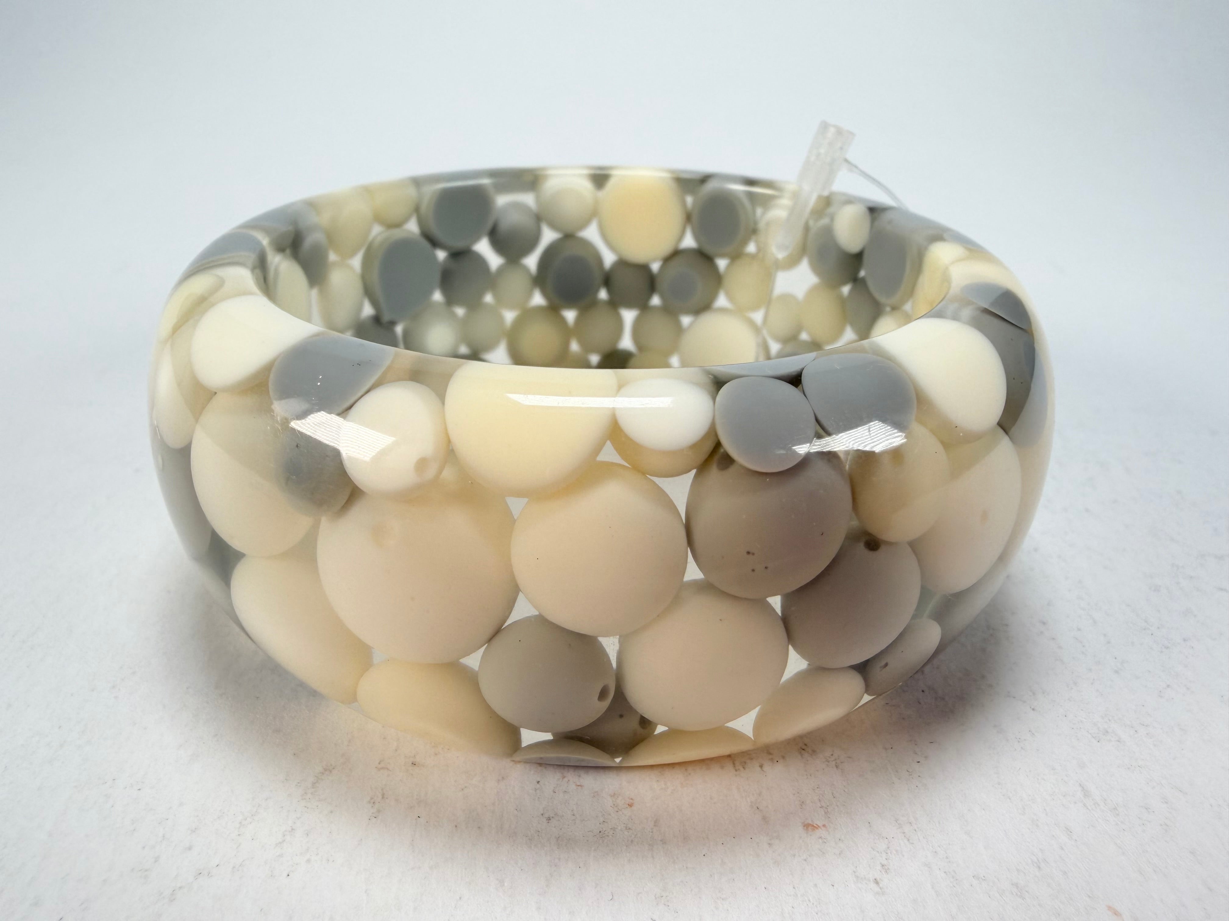 Jackie Brazil "Petit Balls" Cream Mix Spots Solid Round Resin 3.4cm Bangle ( B2520 )